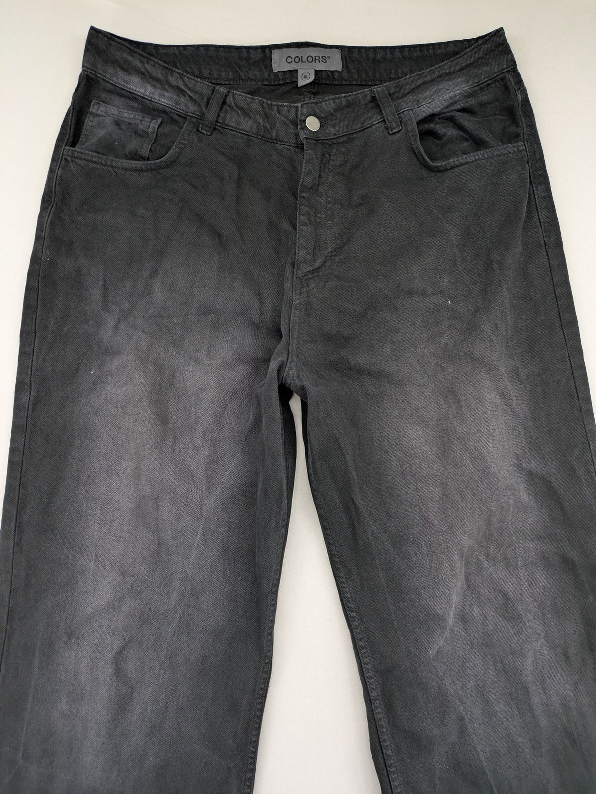 Colors grey straight jeans with washed look and classic 5-pocket design.