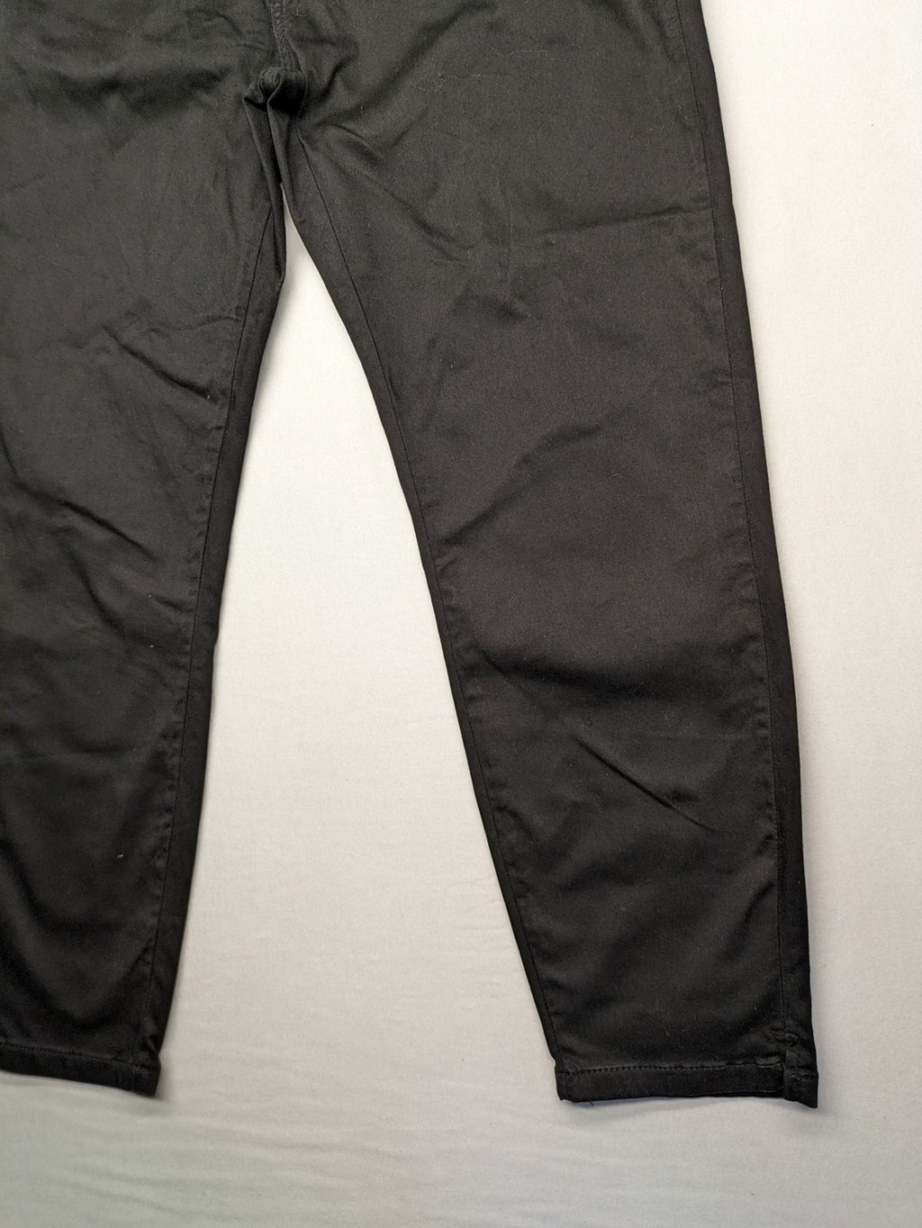 Colac black straight jeans high waist with double button, zipper pockets, and stretch material.