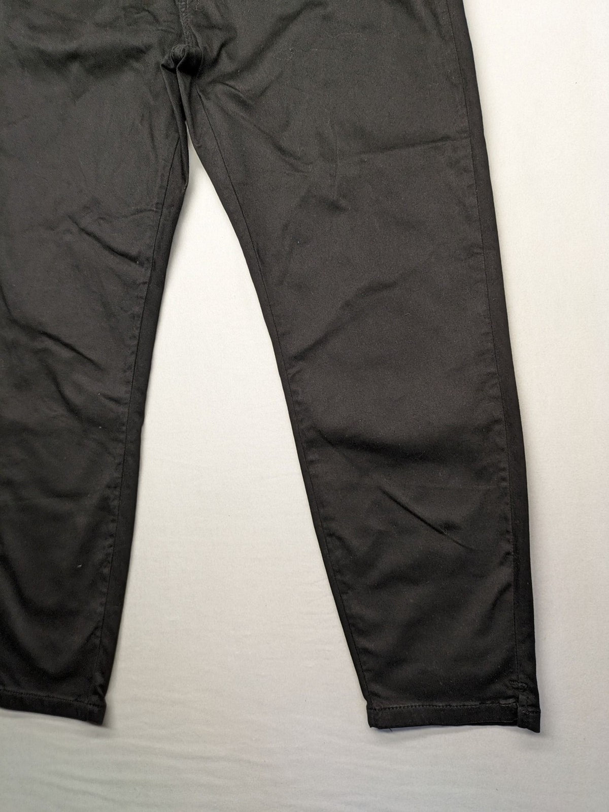 Colac black straight jeans high waist with double button, zipper pockets, and stretch material.