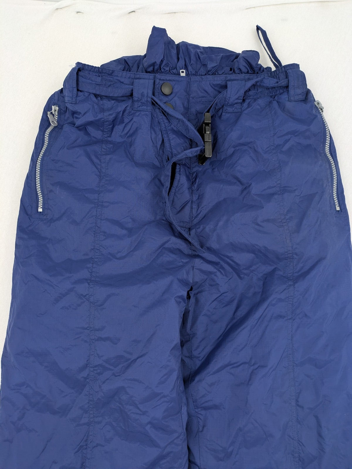 Shamp navy and yellow vintage ski jacket and pants set with retro design.