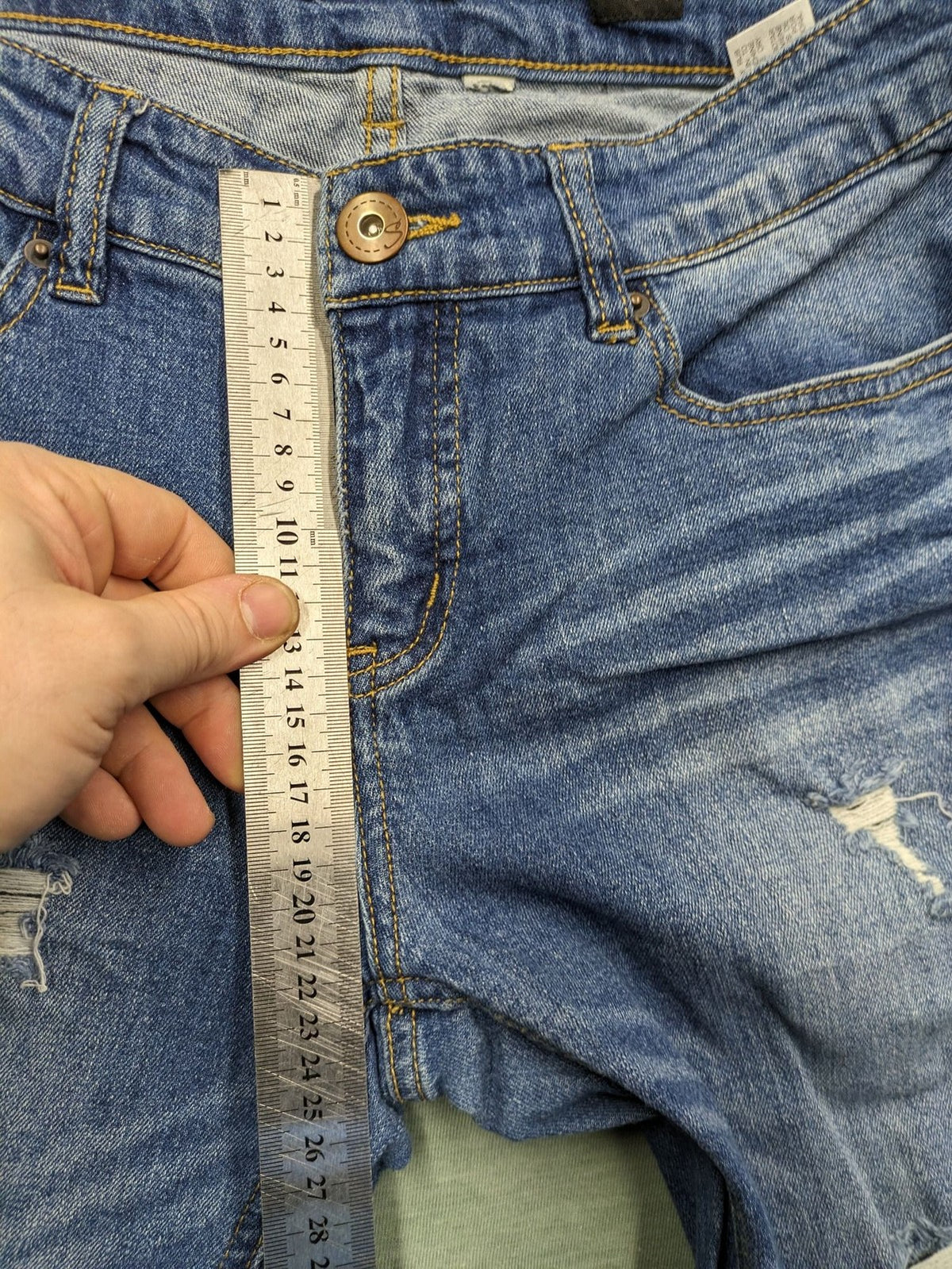 Peg blue ripped straight jeans with distressed details and comfortable stretch material.