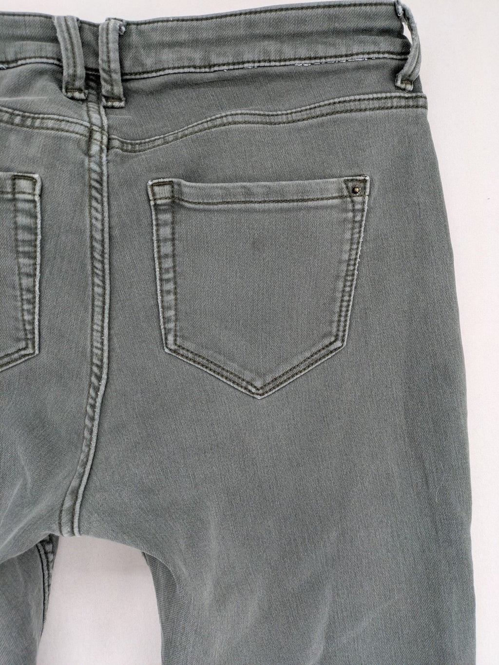C&A grey skinny jeans with classic 5-pocket design and stretch cotton blend.