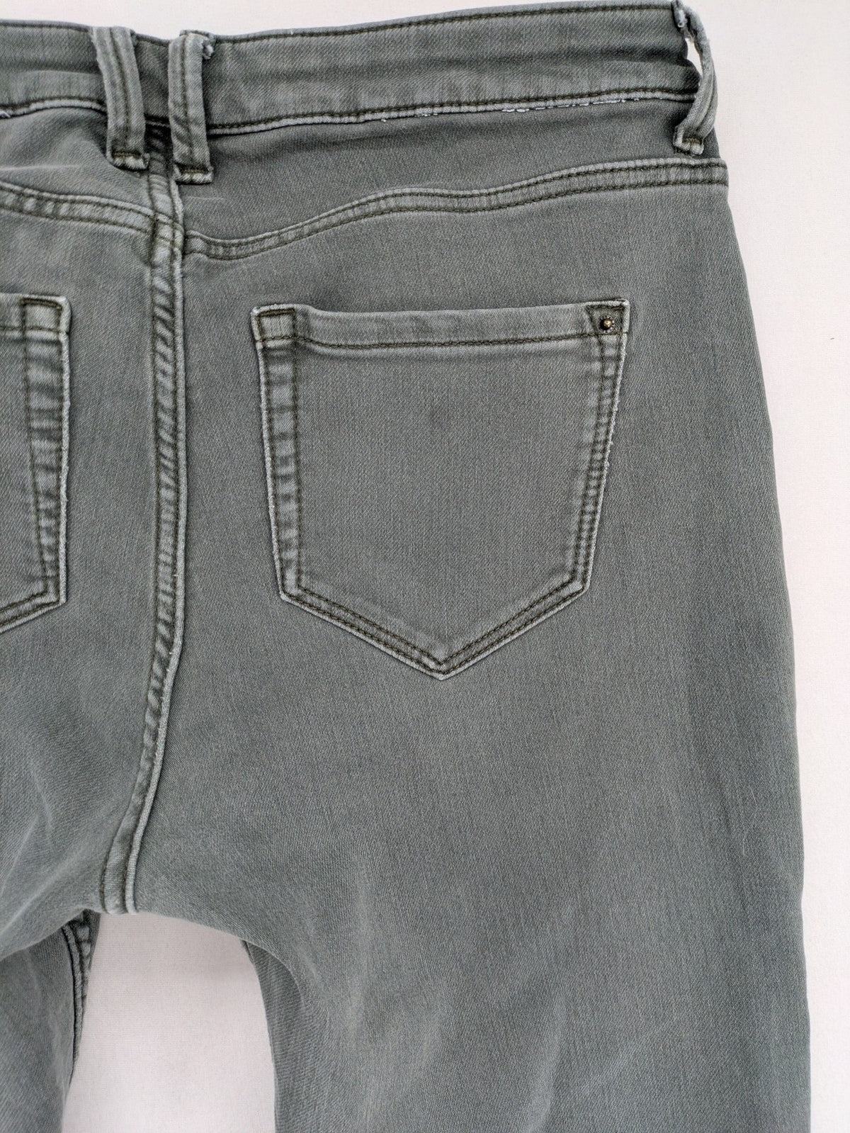 C&A grey skinny jeans with classic 5-pocket design and stretch cotton blend.