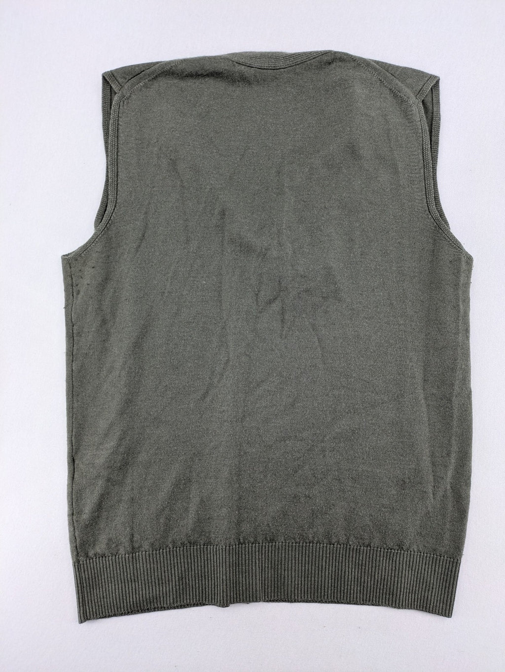 Circolo green vest with V-neck, button closure, made from merino wool and silk blend.