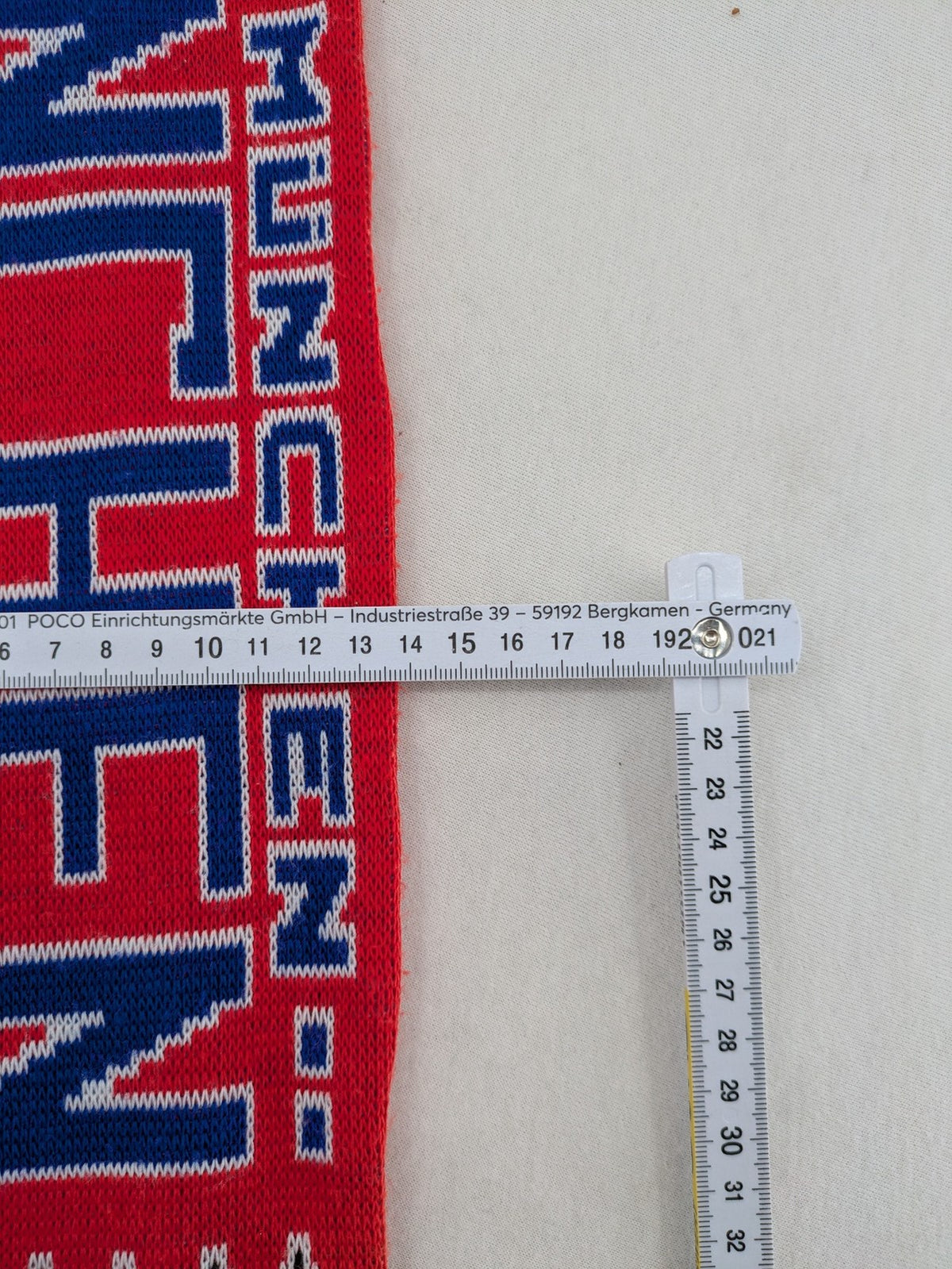 FC Bayern München vintage scarf red blue with club crest and "Deutscher Rekordmeister" text.