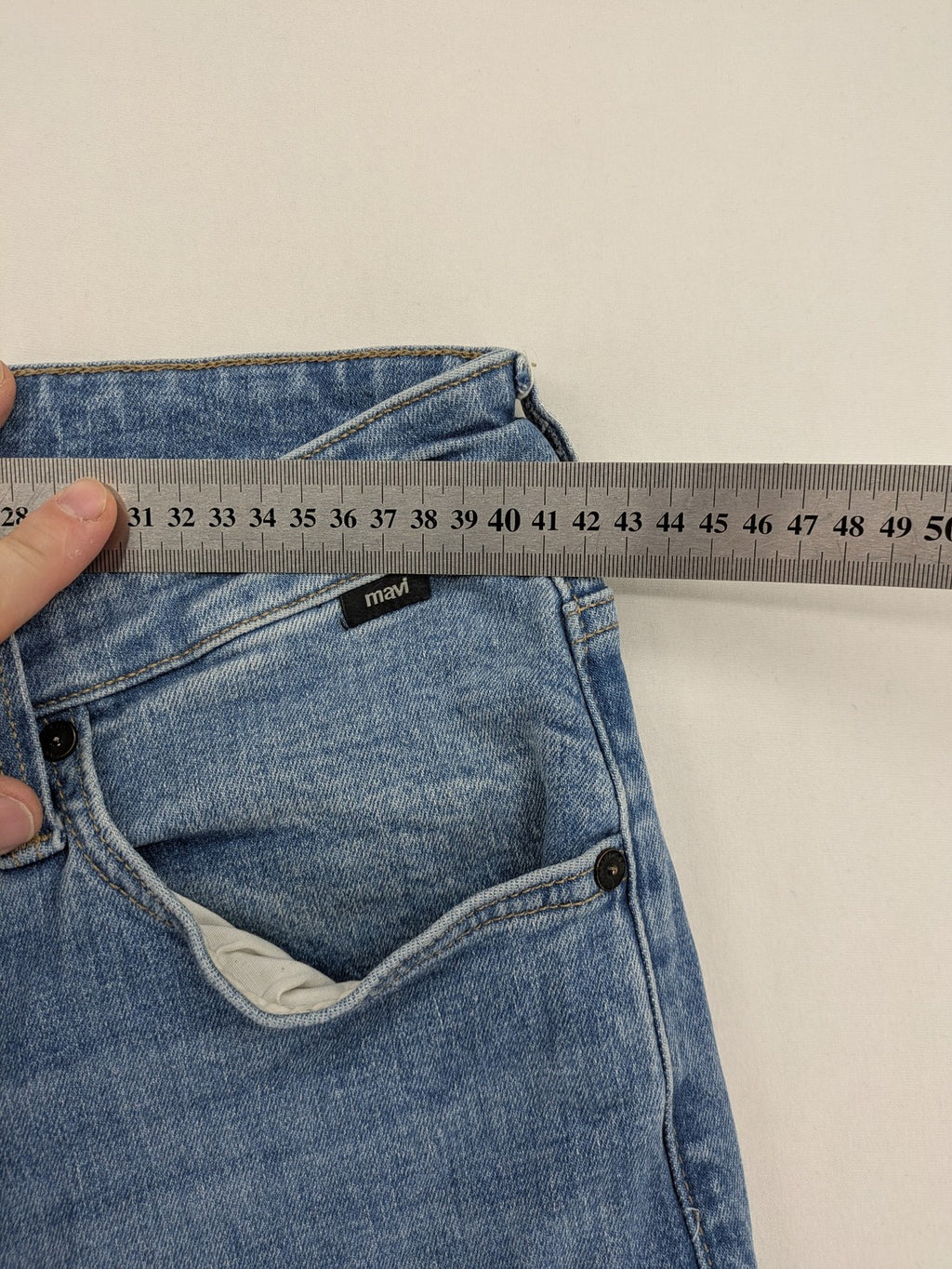 Mavi straight jeans black with light blue wash, made from cotton and elastane blend.