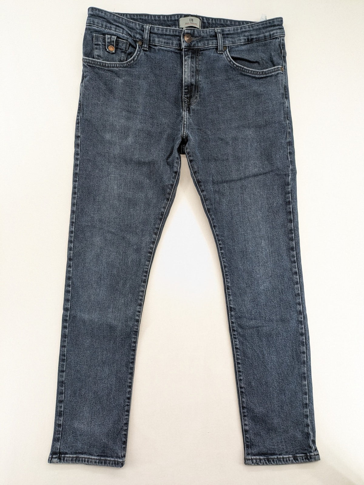 LTB blue straight jeans Joshua model with low rise slim fit and stretch denim.