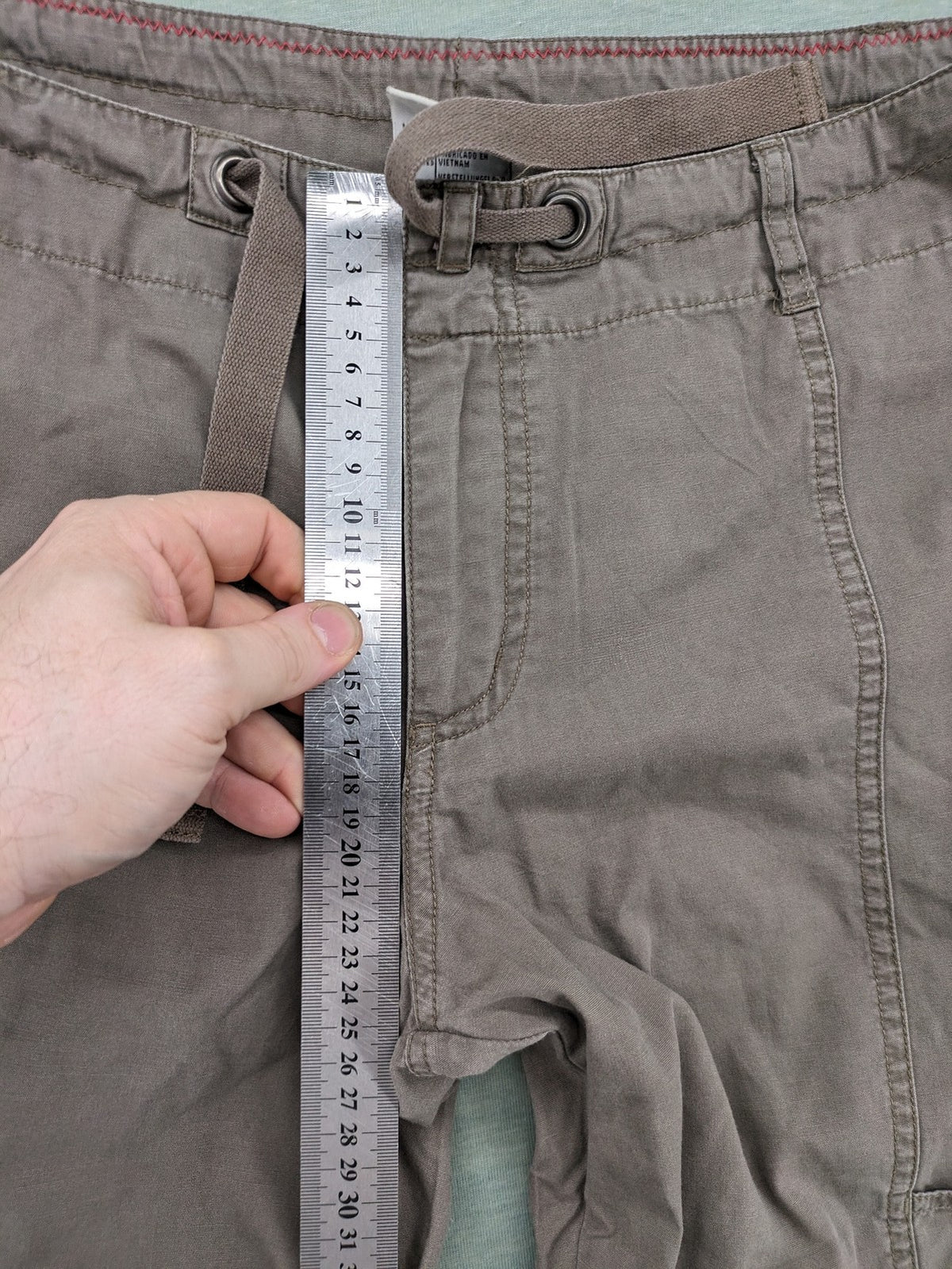 Columbia grey cargo pants with multiple pockets and drawstring waist, 100% cotton.
