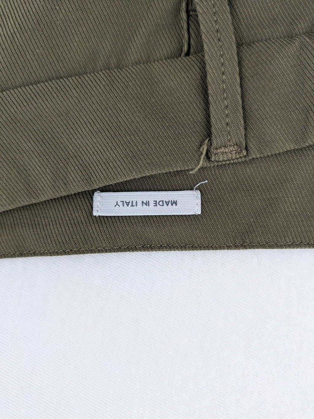 CLOSED khaki pants with vertical seam details and stretch waistband, made from cotton blend.