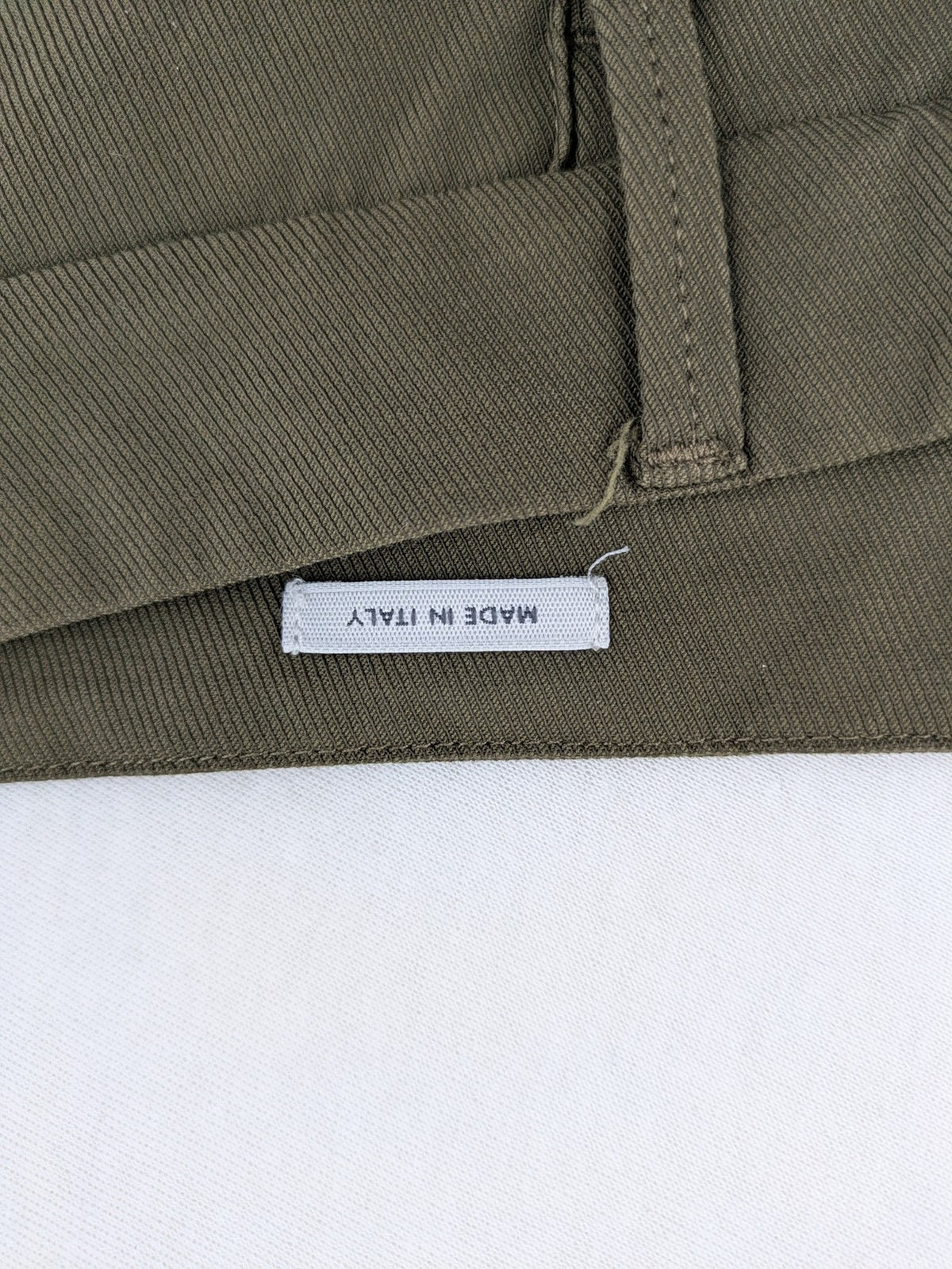 CLOSED khaki pants with vertical seam details and stretch waistband, made from cotton blend.