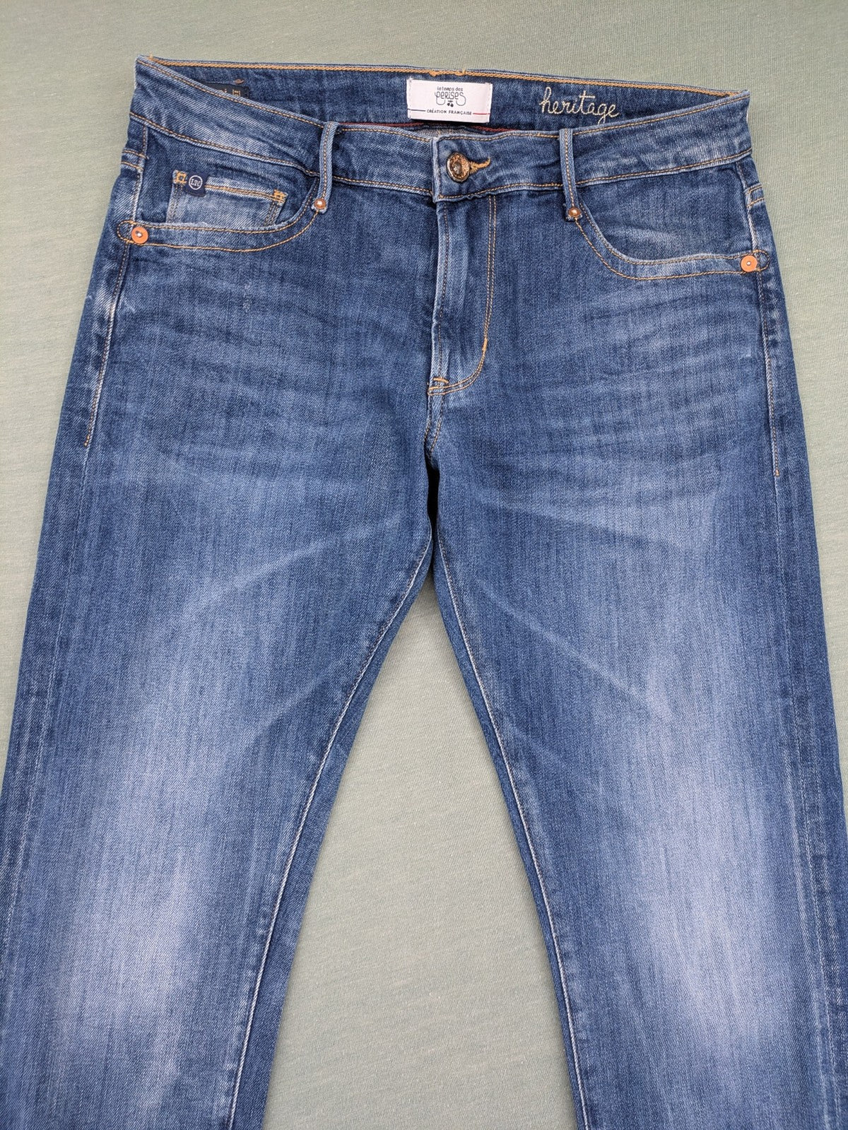 Le Temps des Cerises blue straight jeans, medium wash, 5-pocket design, Candiani denim.