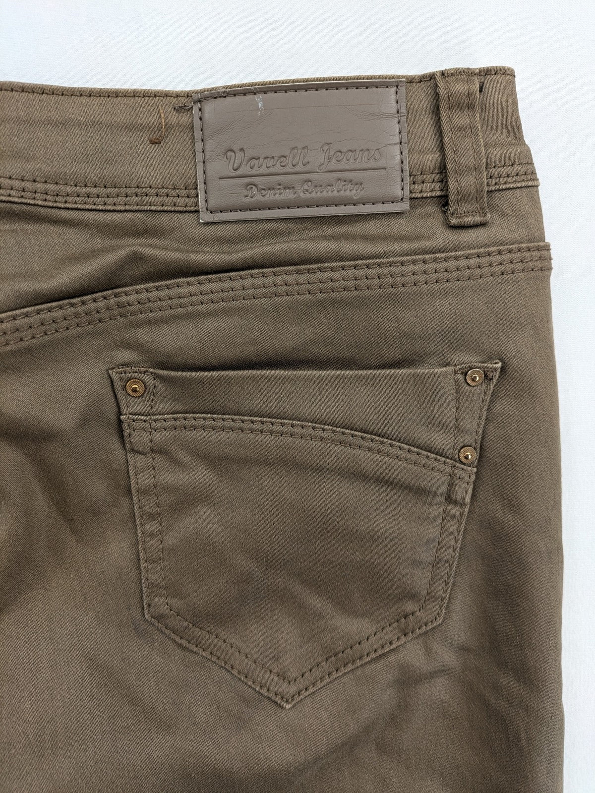Vavell khaki skinny jeans five-pocket design with unique front zipper detail.