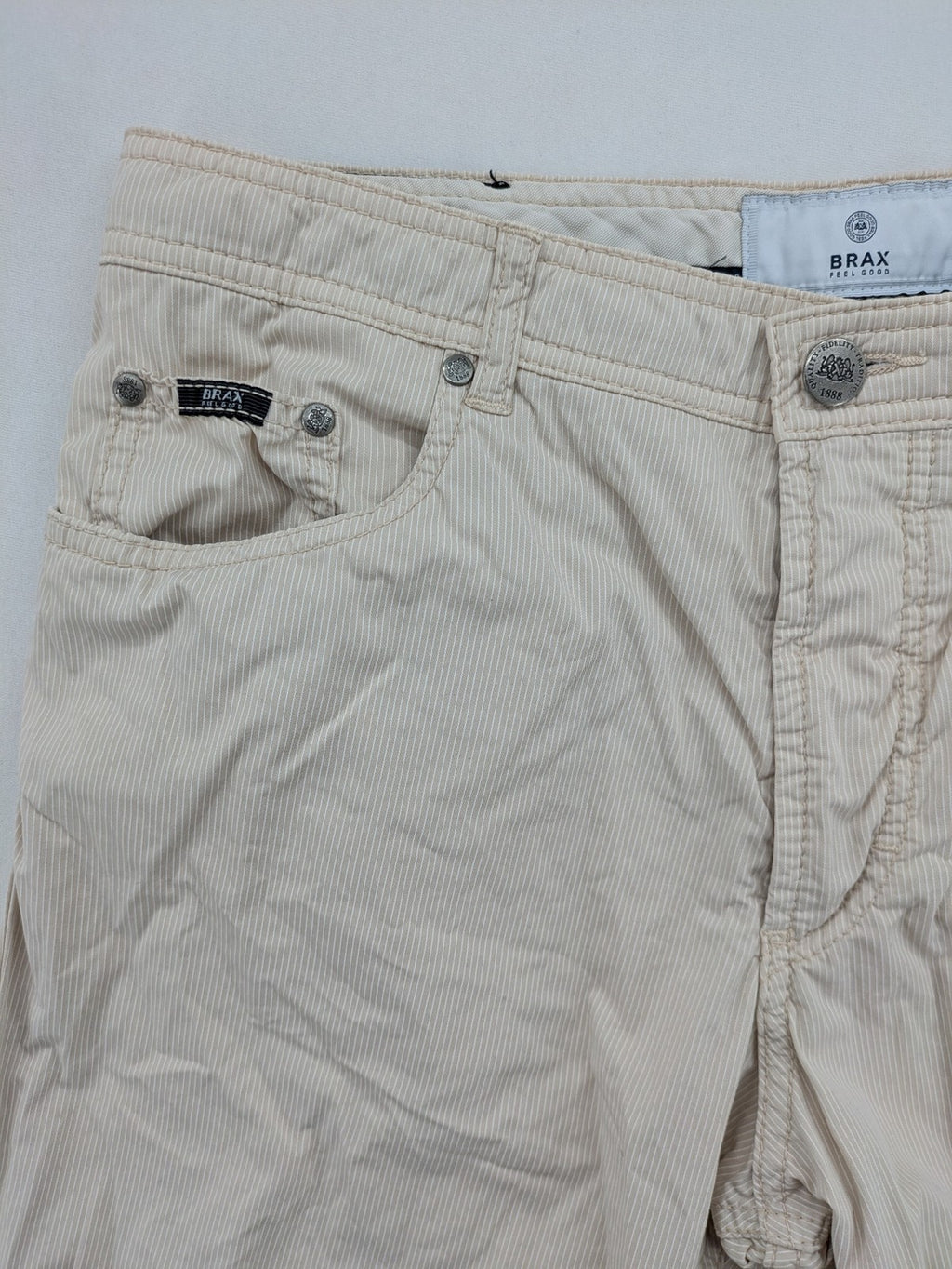 BRAX beige striped pants with logo, made from comfortable stretch cotton blend.