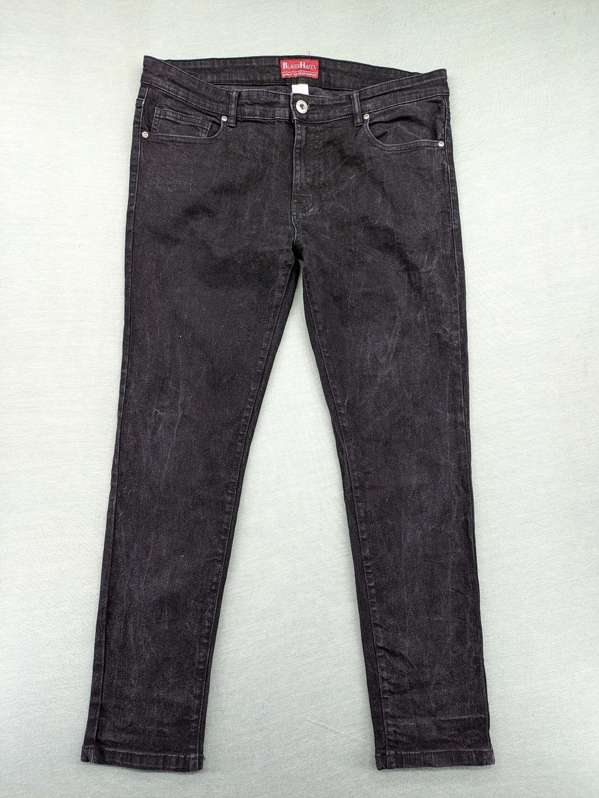 Blauer black straight jeans washed denim five-pocket design with stretch material.