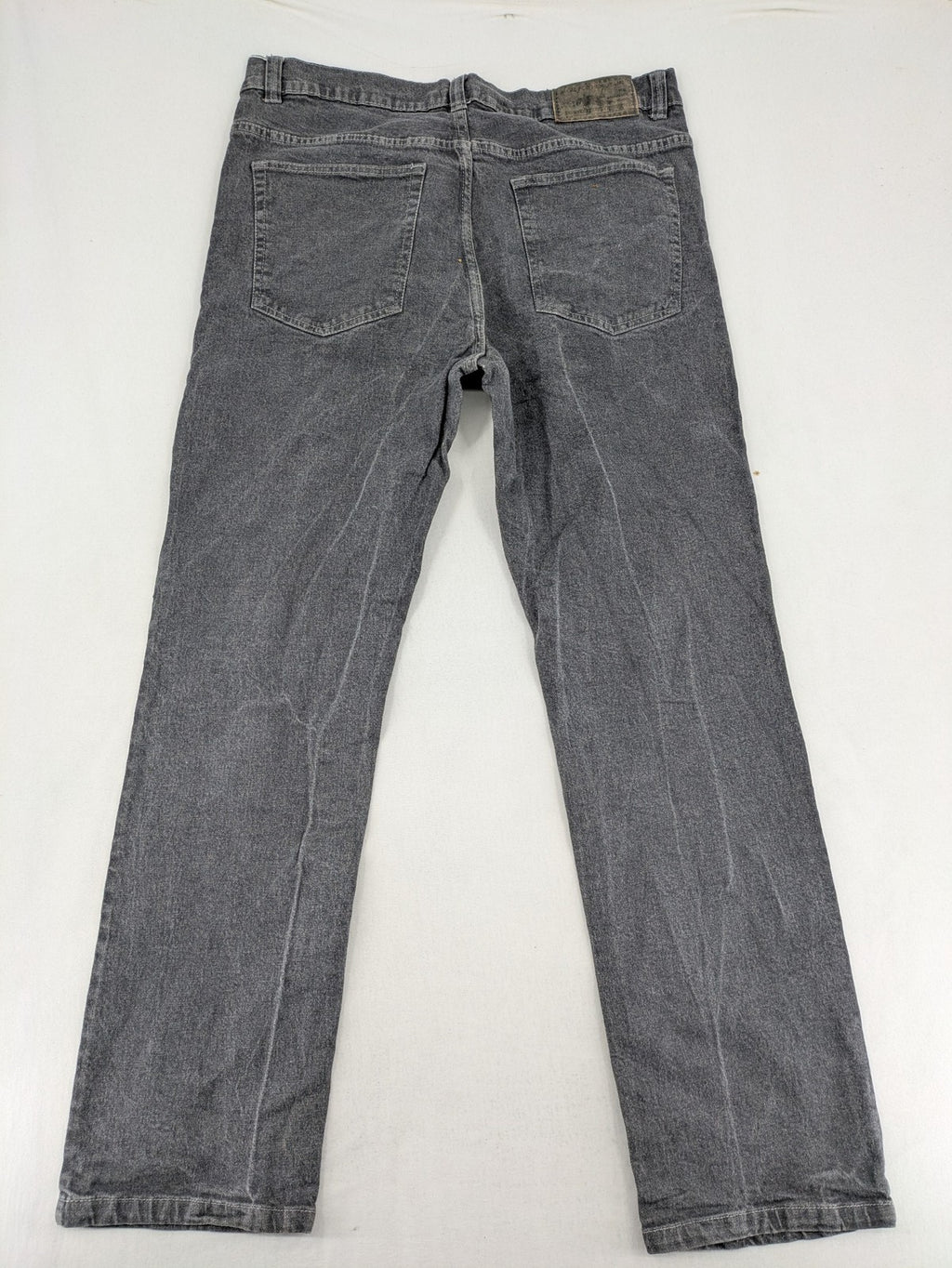 Atlas For Men grey straight jeans 5-pocket design with stretch material for comfort.