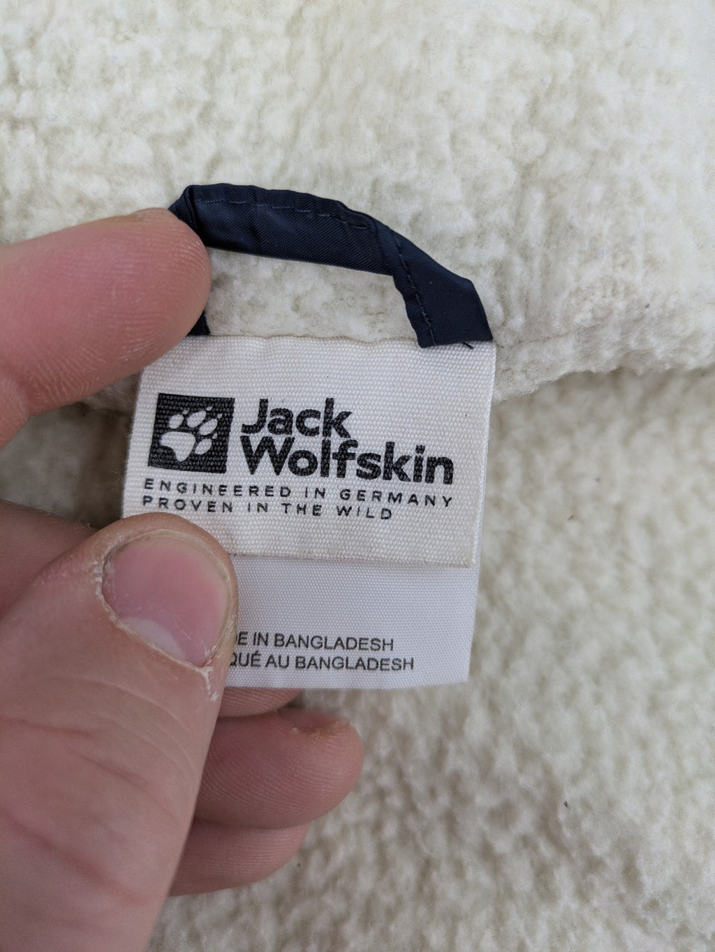 Jack Wolfskin cream and navy puffer coat with quilted design and Sherpa fleece lining.