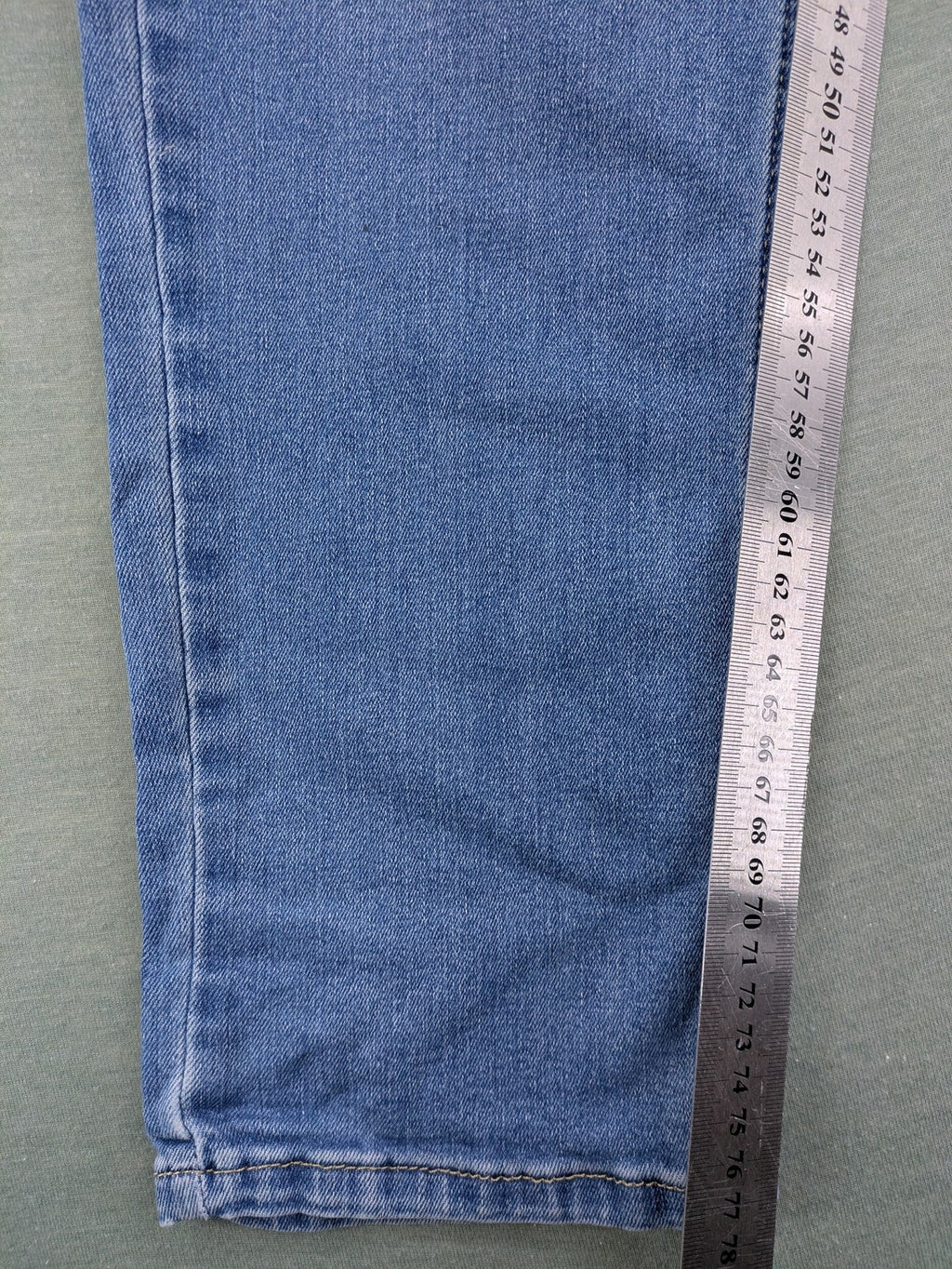Wotega blue straight jeans light wash faded with classic 5-pocket design and stretch material.