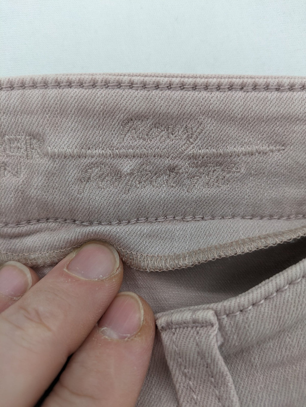 Gerry Weber pink straight jeans classic 5-pocket style with zipper and button closure.