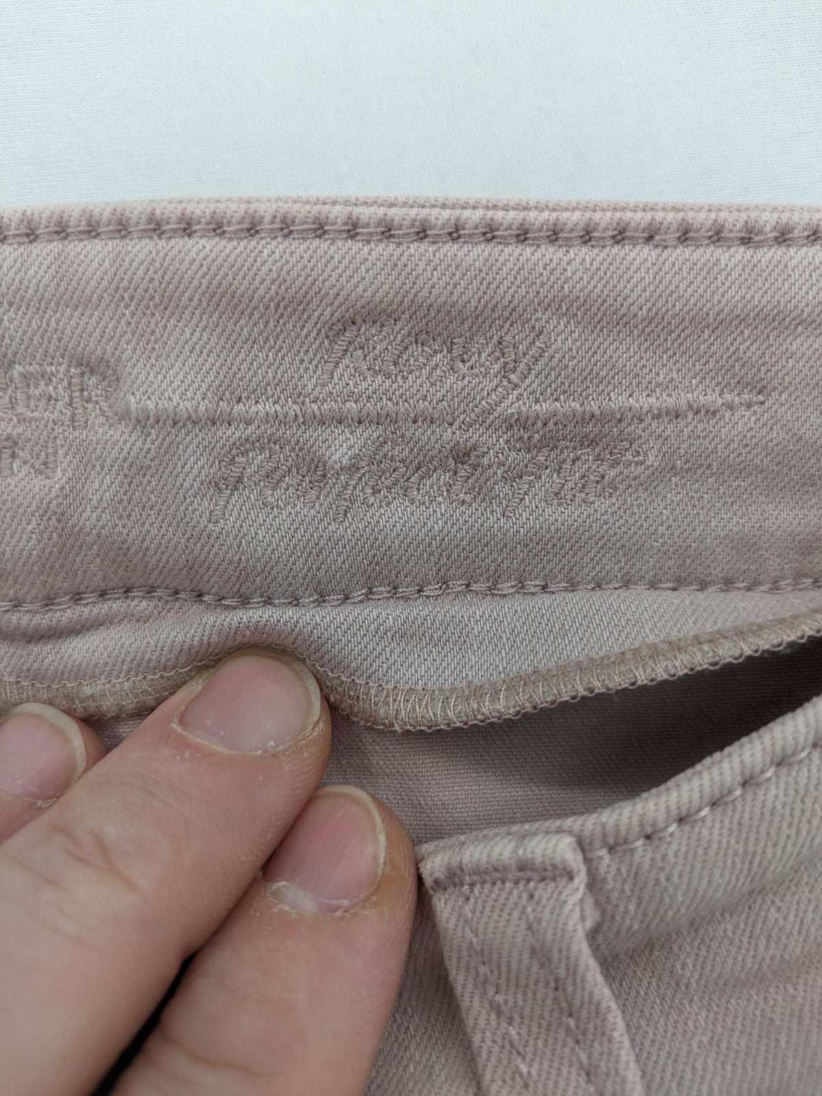 Gerry Weber pink straight jeans classic 5-pocket style with zipper and button closure.