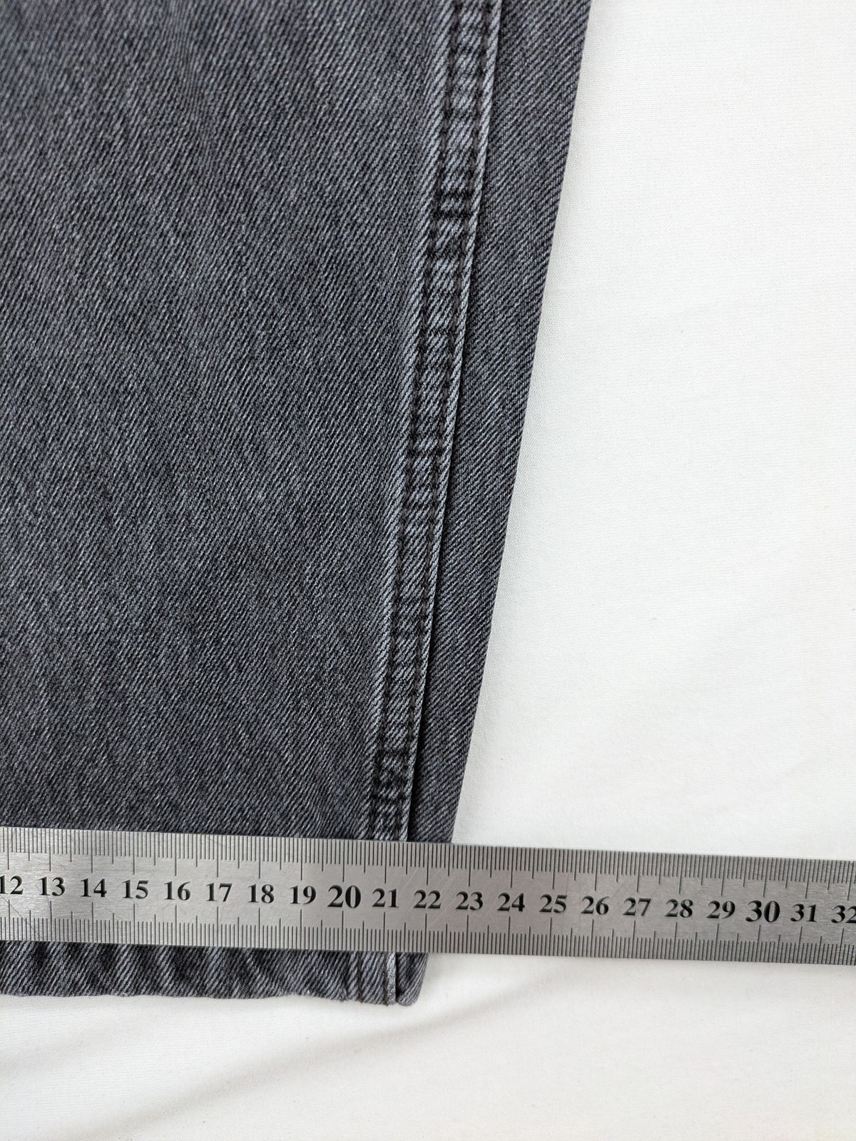 Hollister black tapered baggy jeans classic 5-pocket design with zipper and button closure.