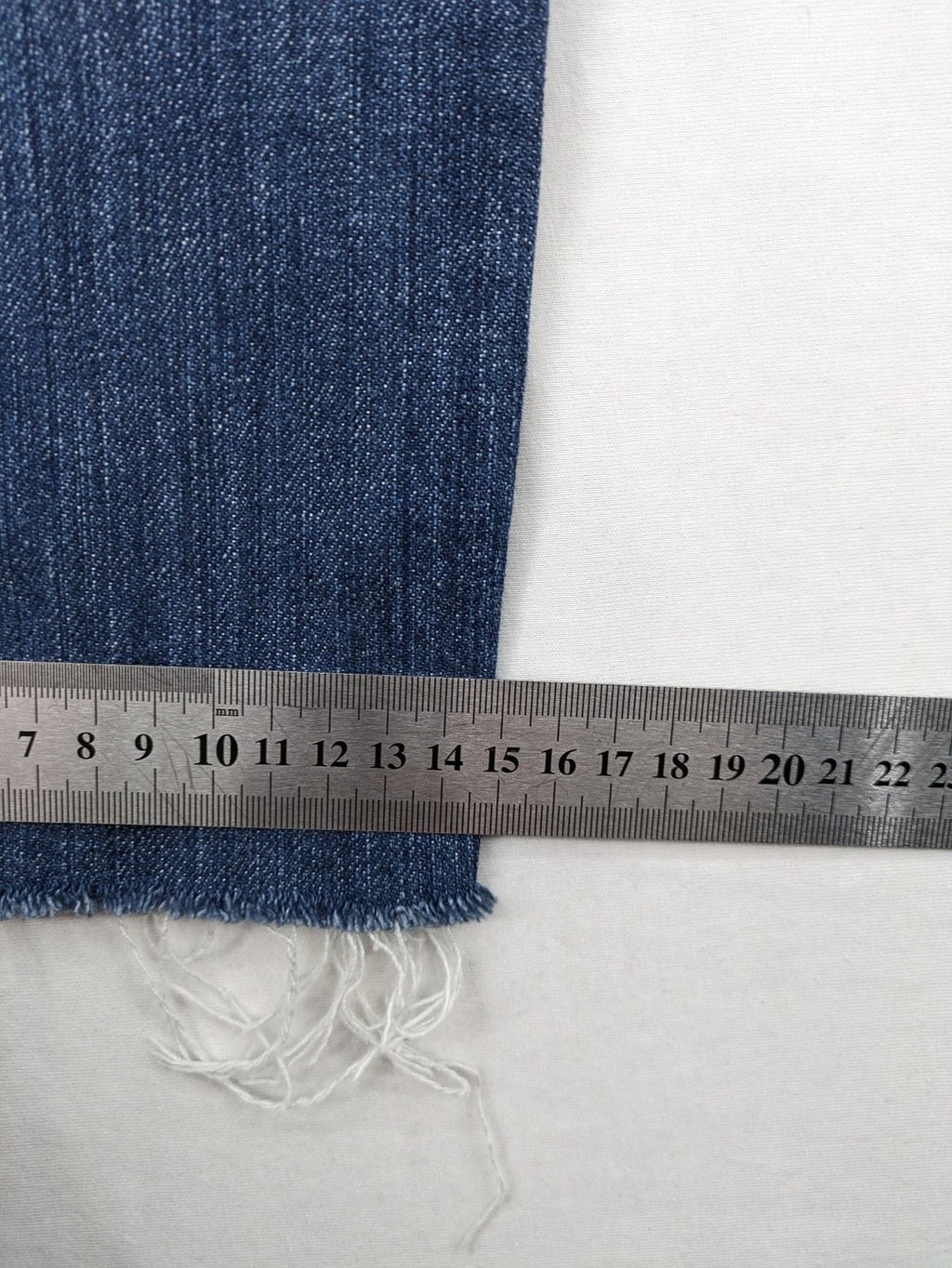 GAS straight jeans blue with open frayed hem and classic 5-pocket style.