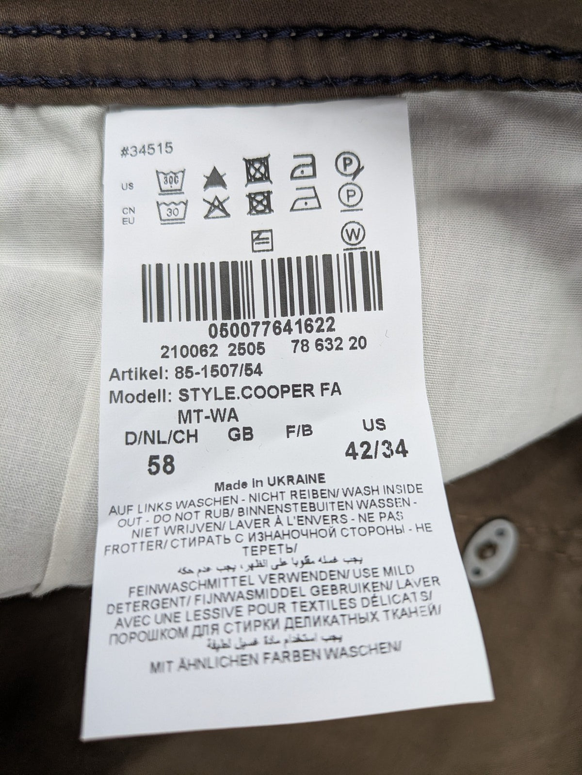 BRAX khaki chinos Cooper Fancy regular fit soft cotton blend with logo detail.