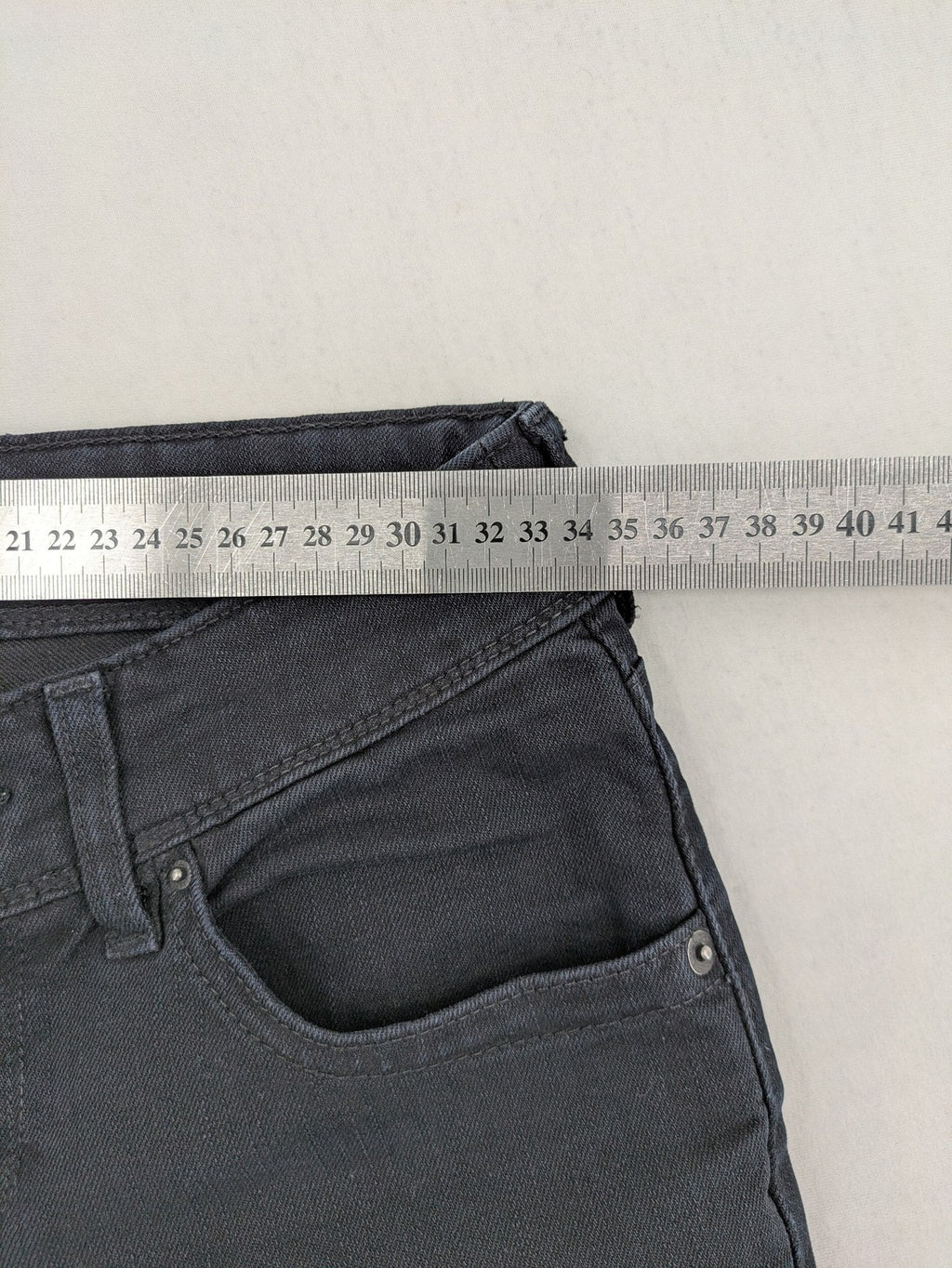 Levi's black slim fit jeans with classic 5-pocket design and zipper fly.