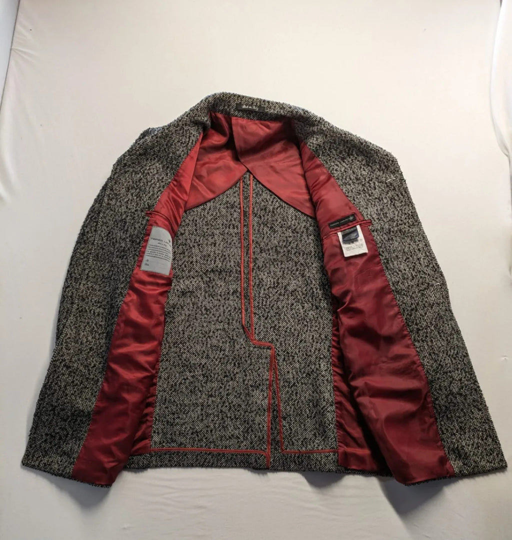 Uomo grey and pink wool coat with red lining and button closure, size 54.