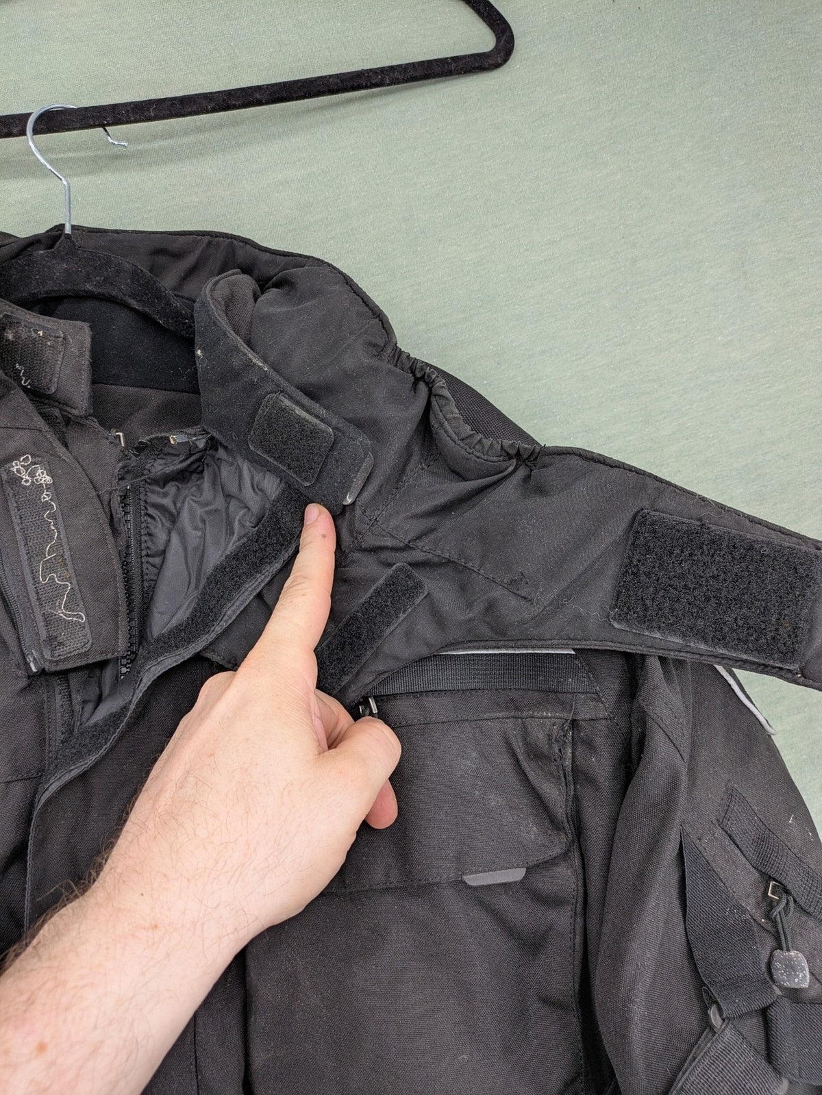 Advanced Experience black motorcycle jacket with Z-Liner membrane and CE protectors, durable Cordura material.
