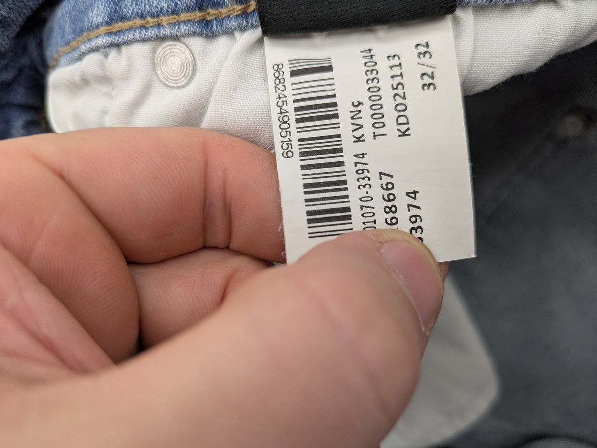Mavi straight jeans black with light blue wash, made from cotton and elastane blend.