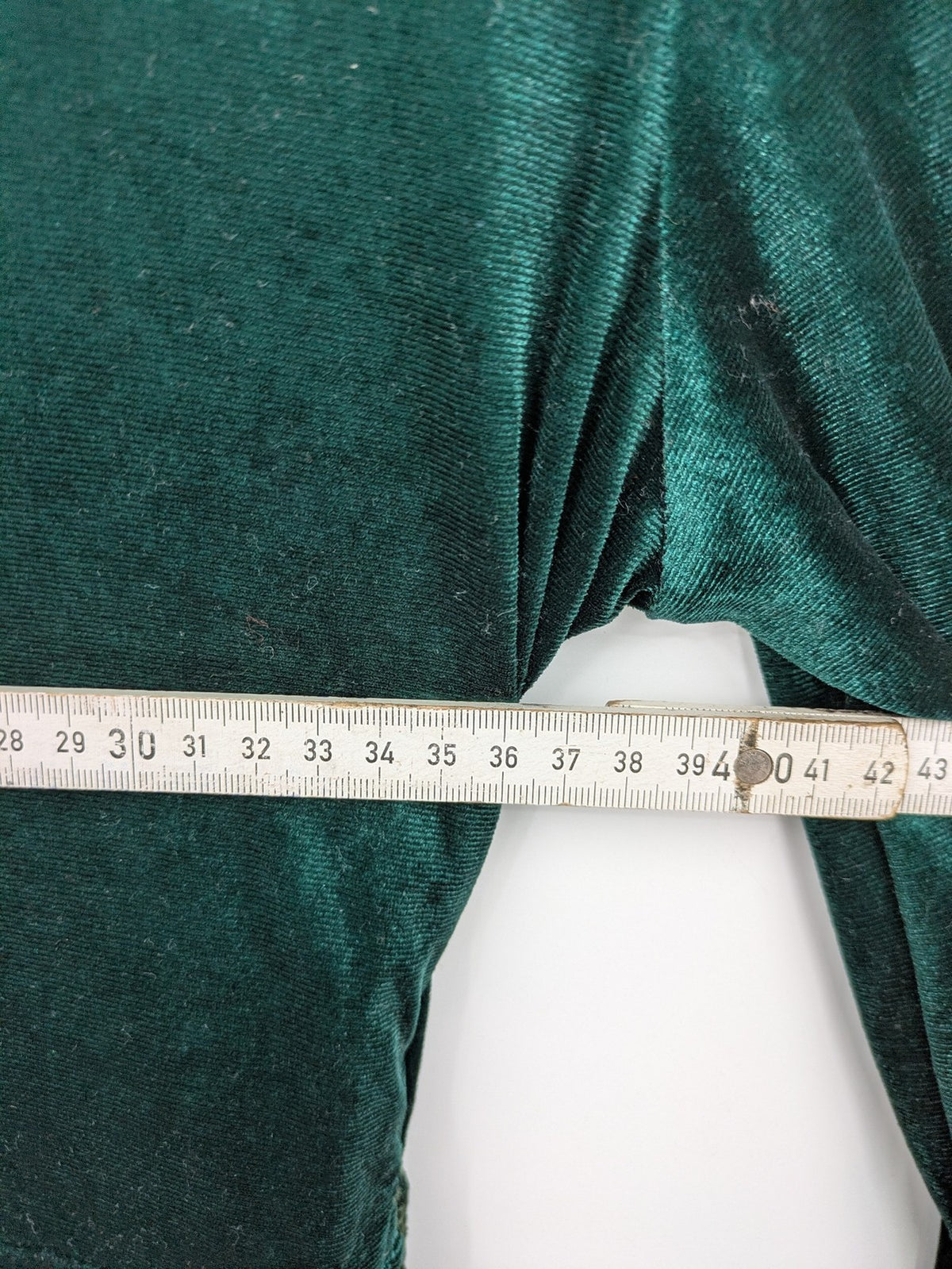 Elegant green velvet midi dress with long sleeves and round neckline, size XXL.