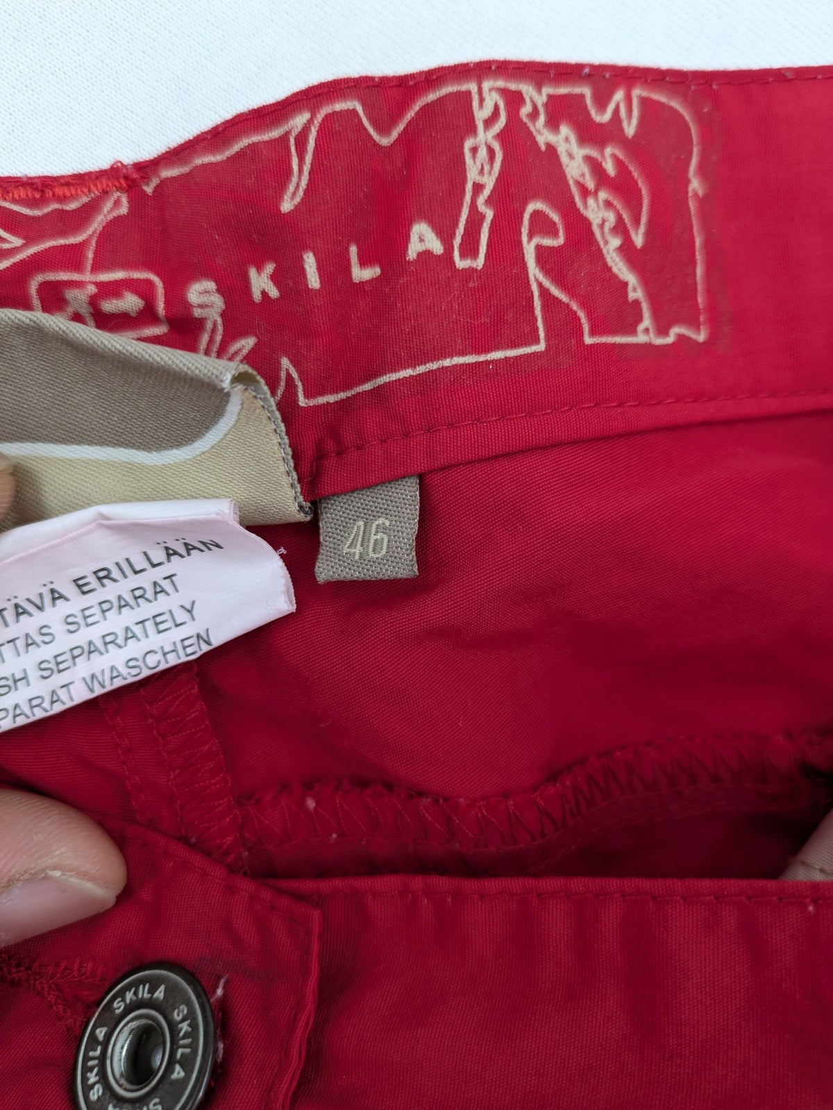 Skila red outdoor capri pants lightweight polyamide with adjustable drawstrings and pockets.