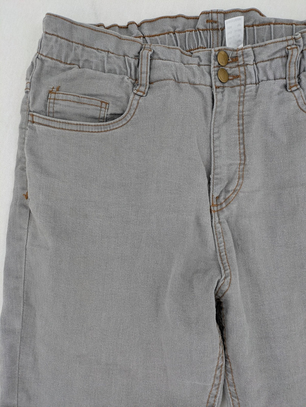 Damen grey paperbag jeans high waist with elastic waistband and contrasting stitching details.