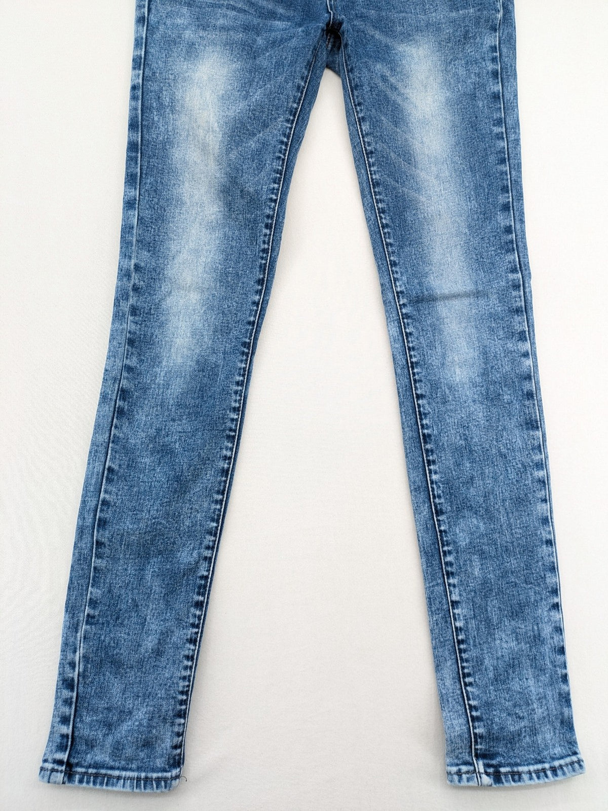 Retour blue slim fit jeans with classic 5-pocket style and adjustable waistband.