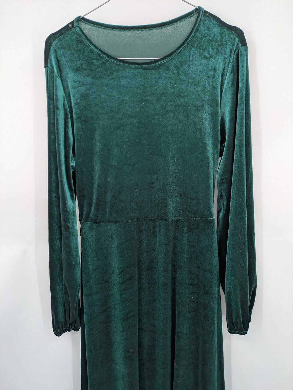 Elegant green velvet midi dress with long sleeves and round neckline, size XXL.