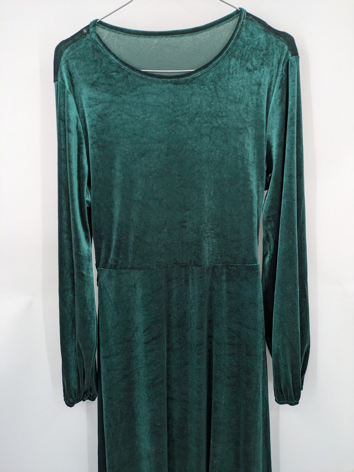 Elegant green velvet midi dress with long sleeves and round neckline, size XXL.