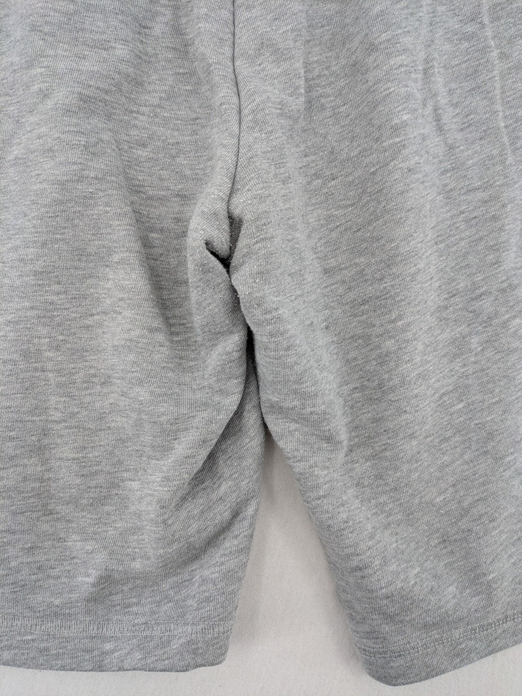 Crivit grey sweatshorts XL with elastic waistband and side pockets, cotton blend material.