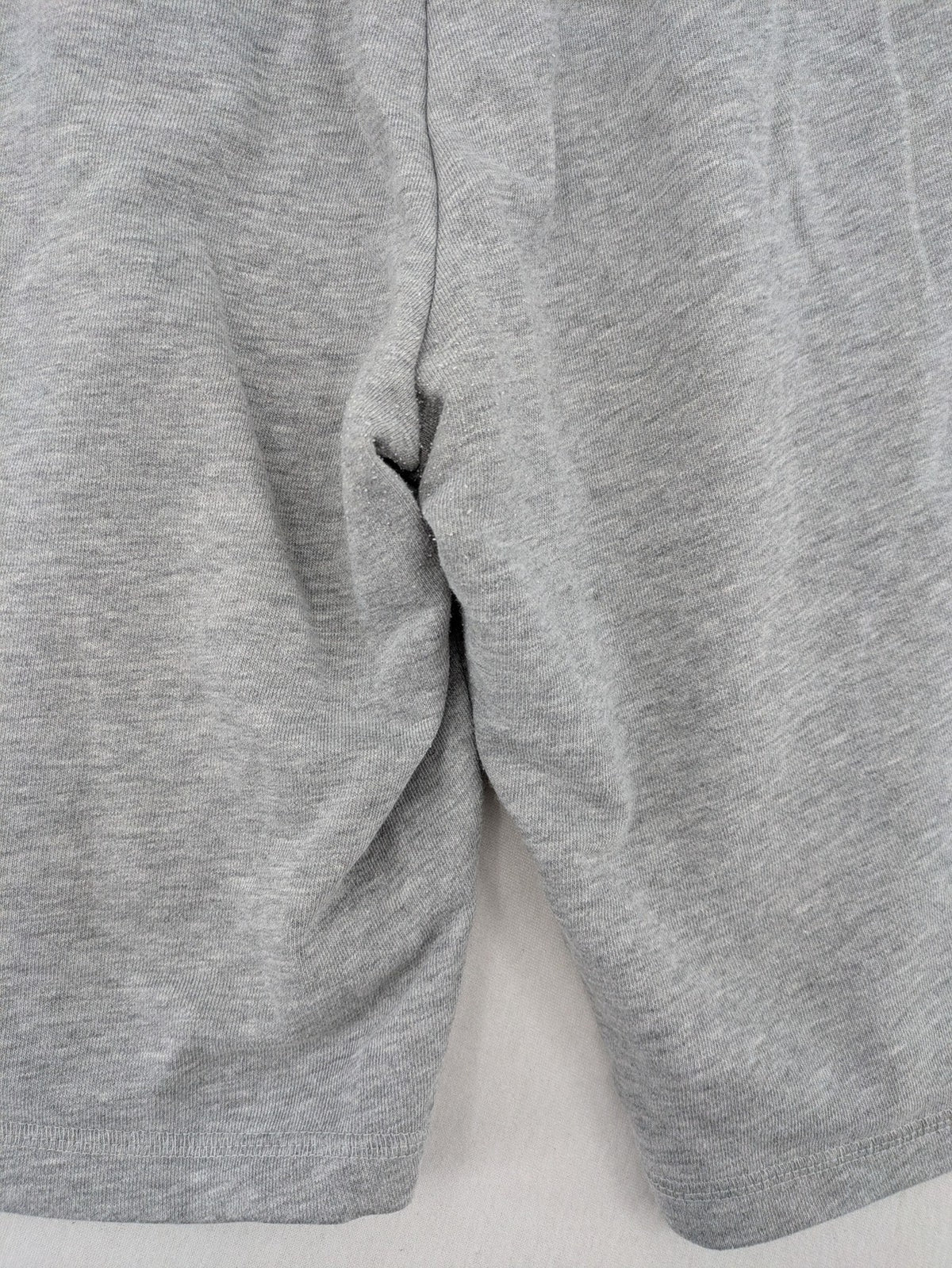 Crivit grey sweatshorts XL with elastic waistband and side pockets, cotton blend material.