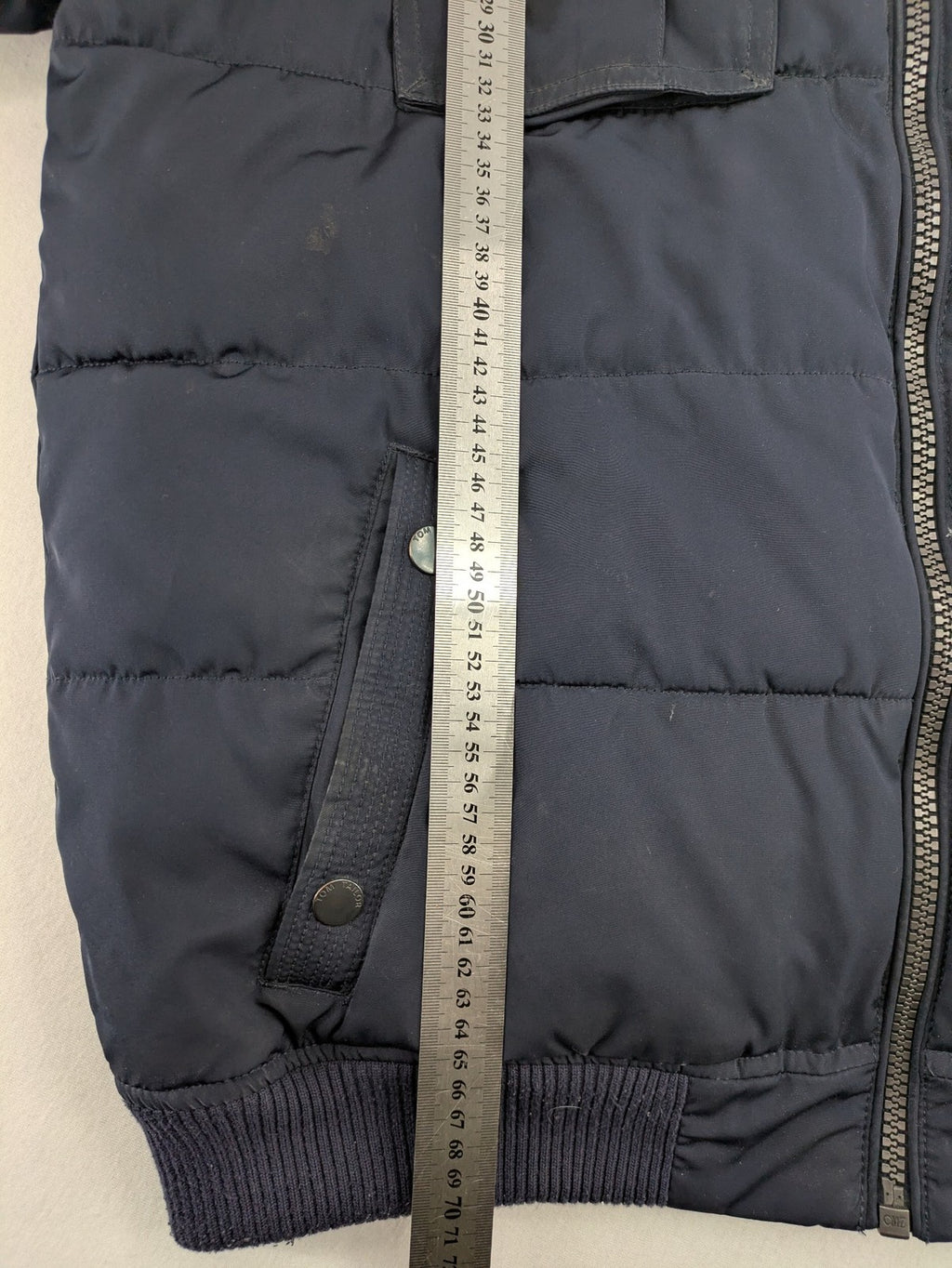 Tom Tailor navy puffer jacket with quilted design and adjustable hood, featuring multiple pockets.