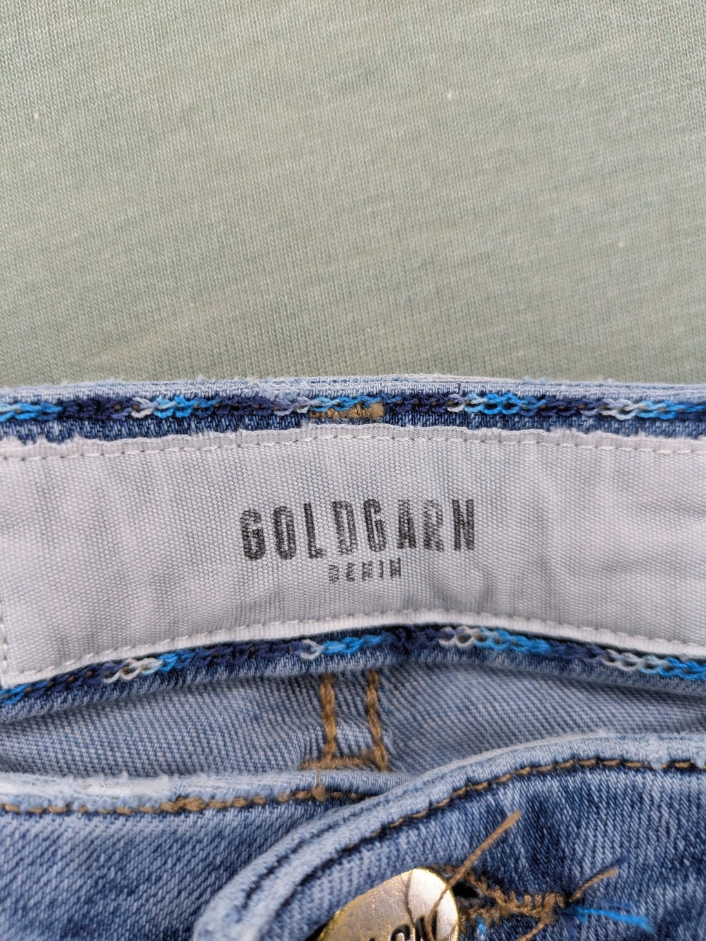 Goldgarn blue flare jeans with classic 5-pocket design and stretch denim material.