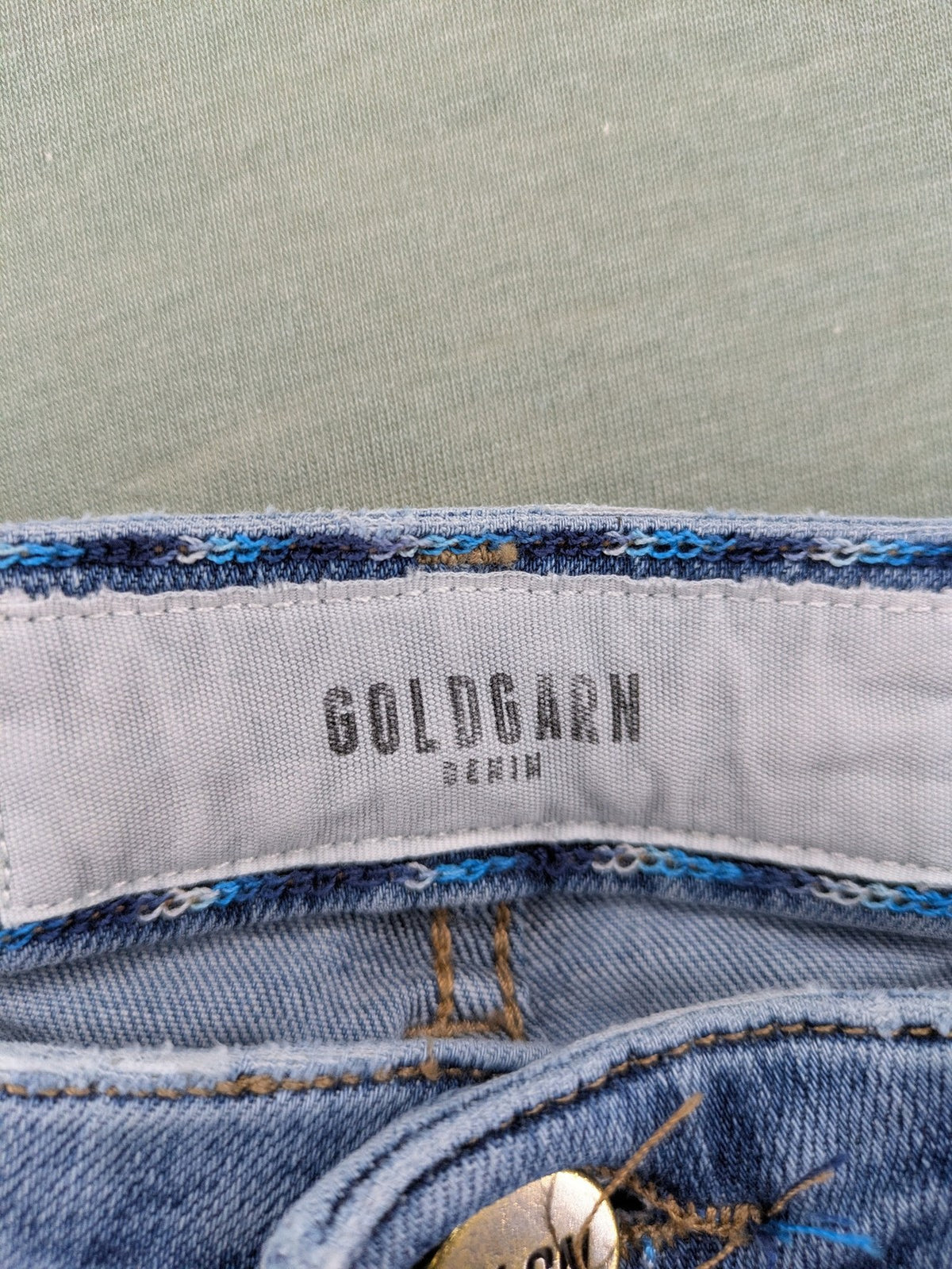 Goldgarn blue flare jeans with classic 5-pocket design and stretch denim material.