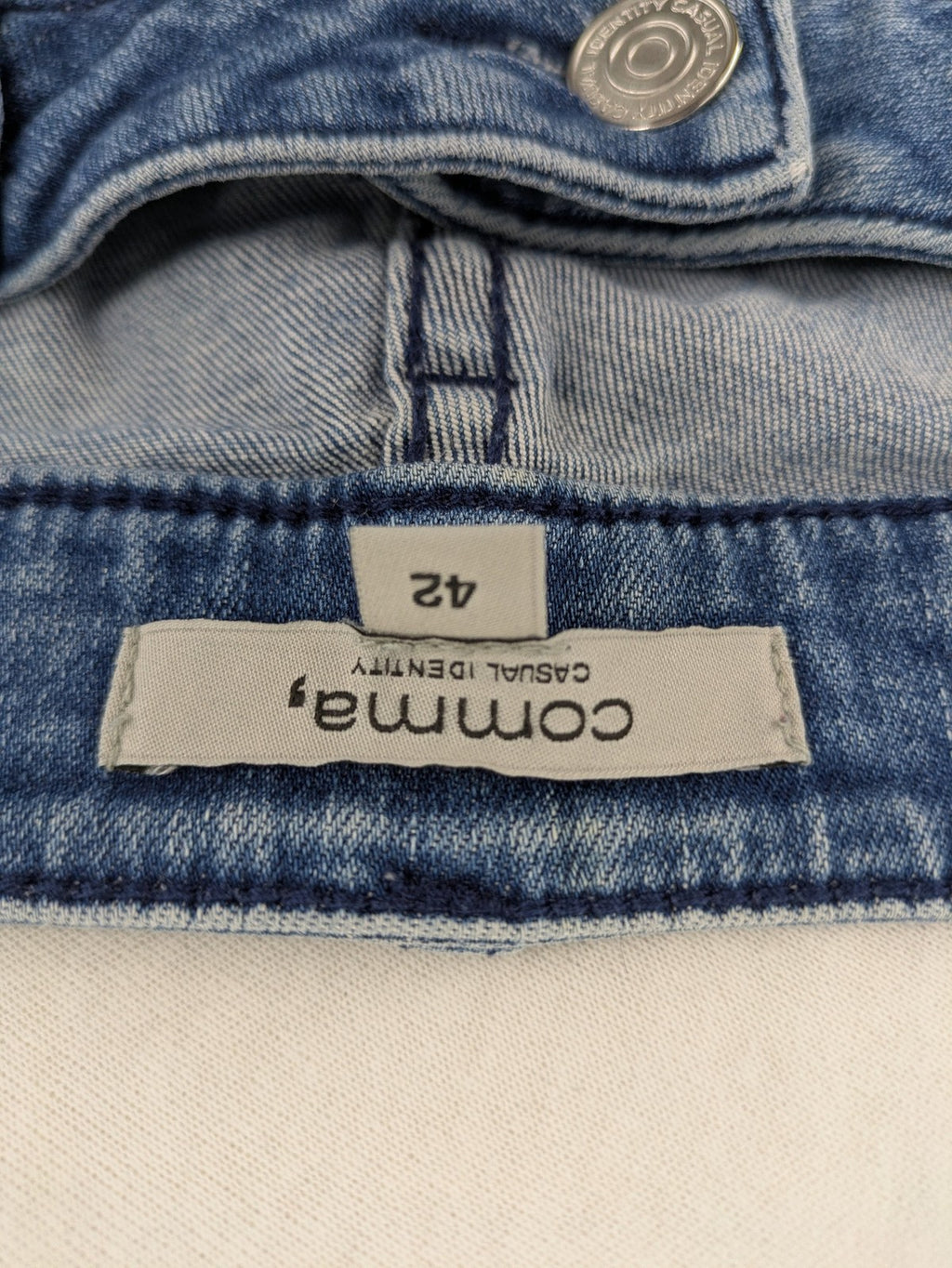Comma blue skinny fit jeans with classic 5-pocket design and stretch denim material.