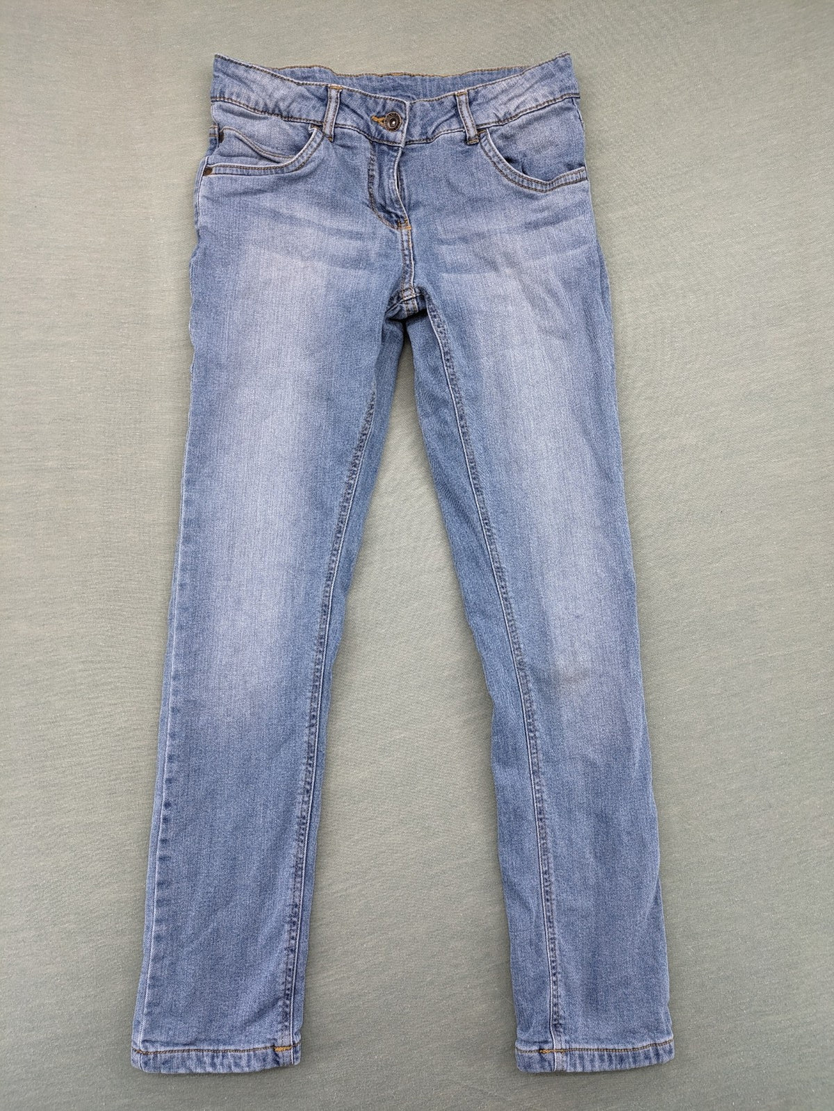 Alive blue straight jeans with classic cut, durable cotton-elastane blend, and button closure.