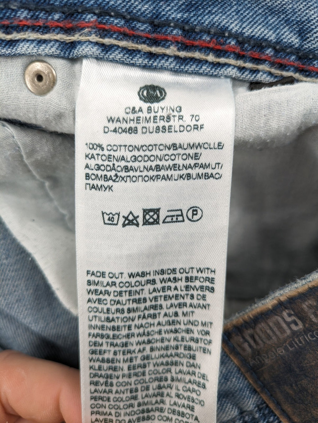 Angelo Litrico blue straight jeans with classic 5-pocket design and button closure.