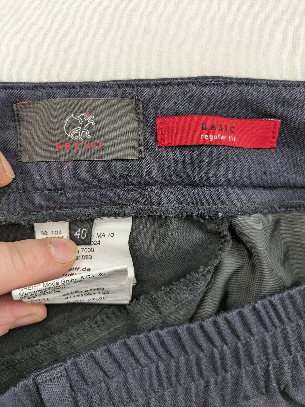 Greiff pink pants regular fit business style with subtle texture and logo detail.