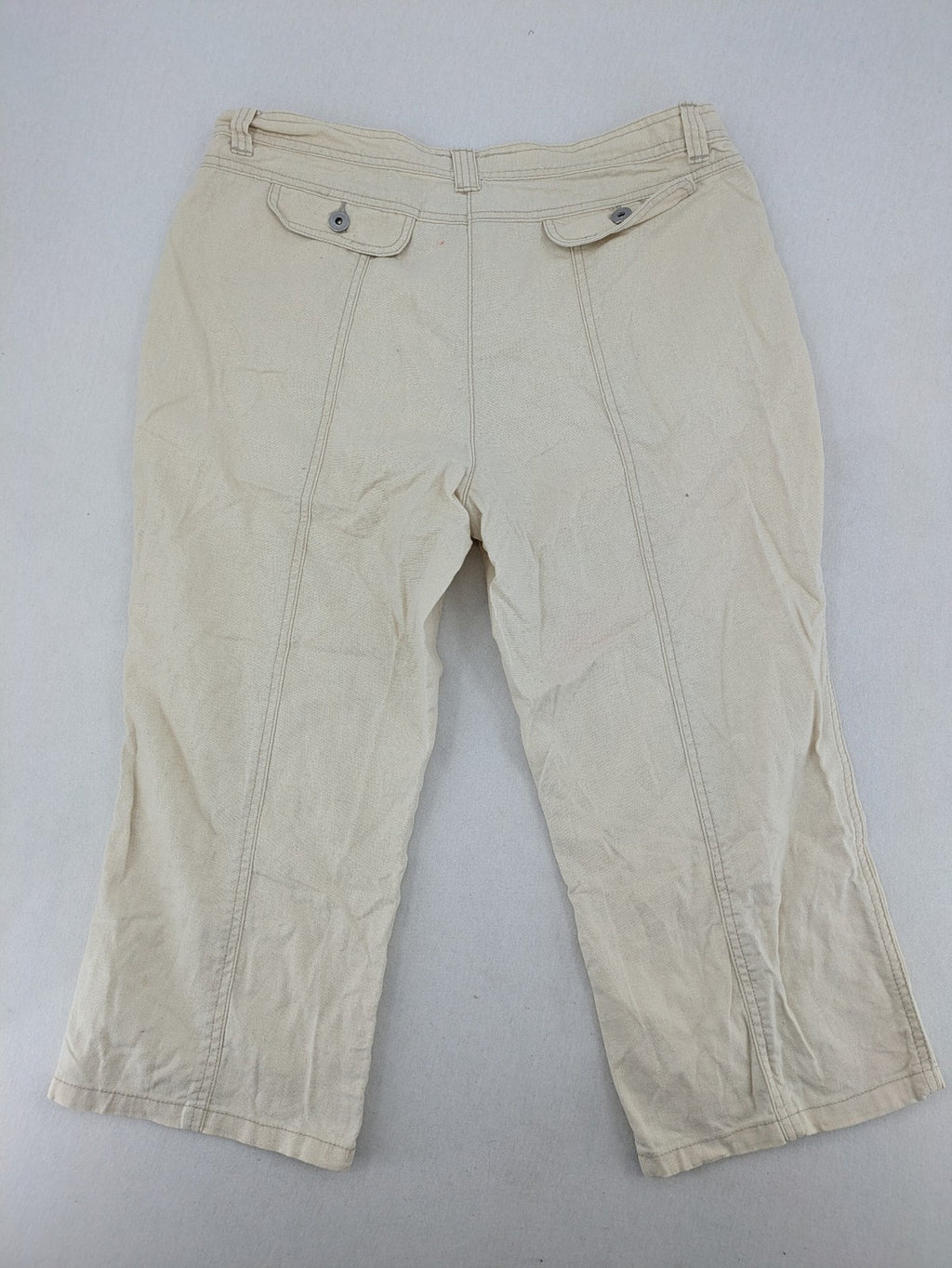 Marco Pecci beige capri pants with prominent seam details and practical pockets.