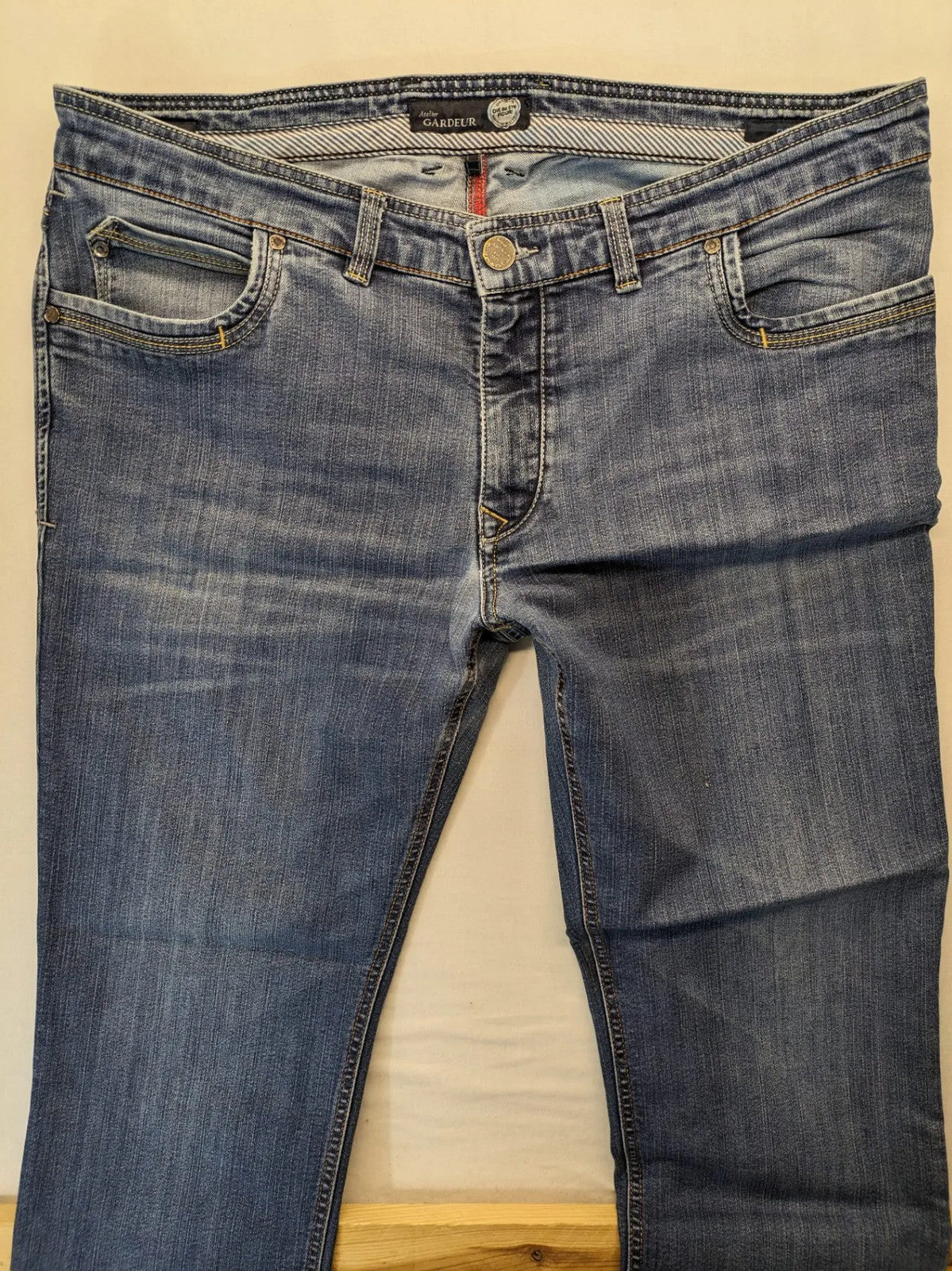 Atelier Gardeur blue straight jeans with five-pocket design and Superflex technology.