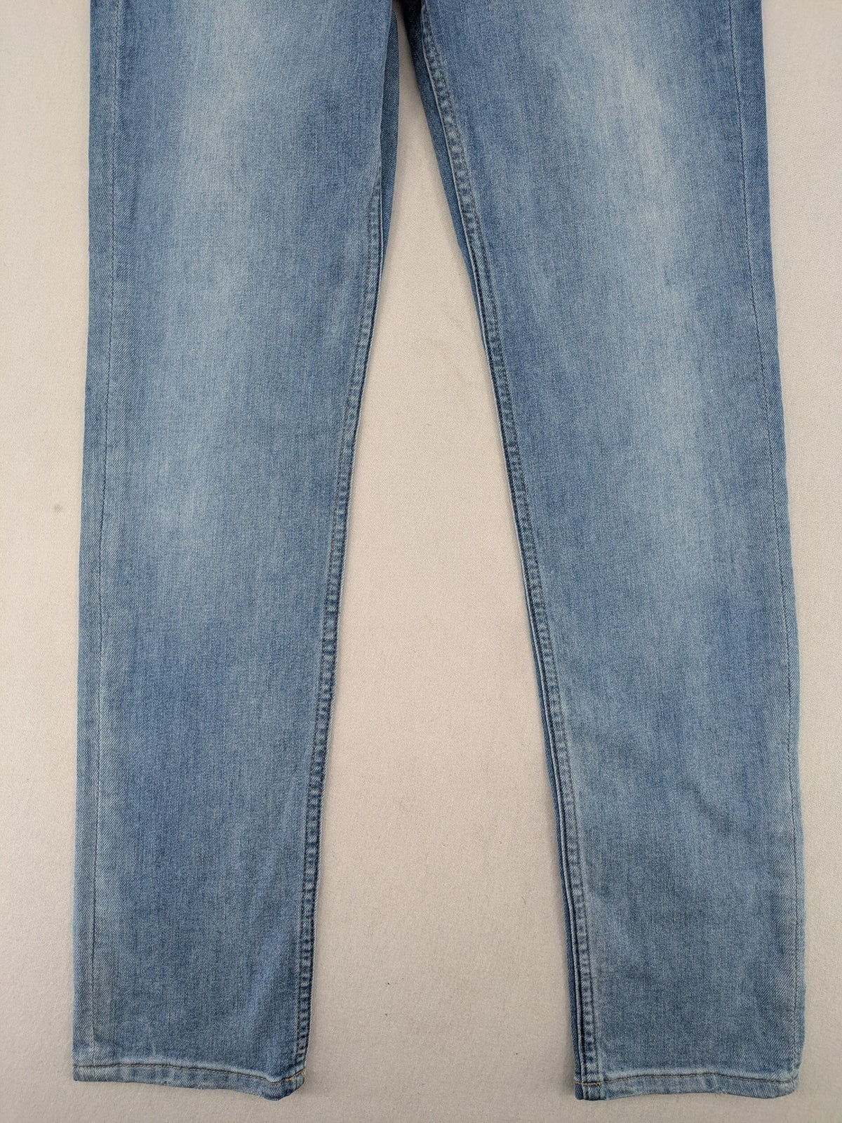 H&M blue skinny fit jeans, classic 5-pocket design, super stretch material.