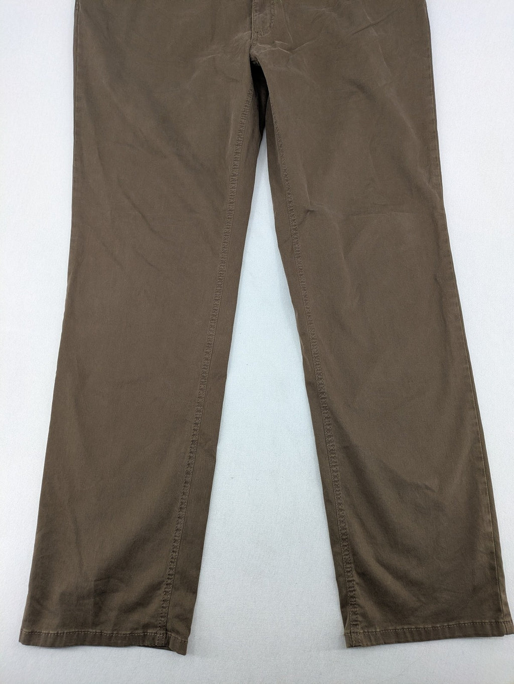 BRAX khaki chinos Cooper Fancy regular fit soft cotton blend with logo detail.