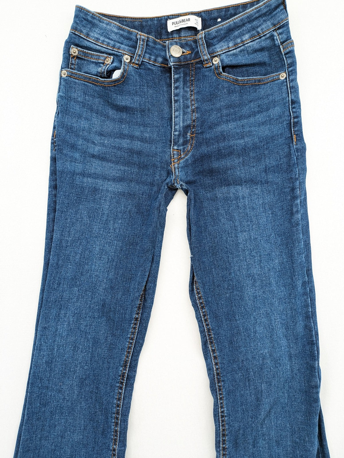Pull&Bear blue flare jeans high waist with classic button closure and stylish silhouette.